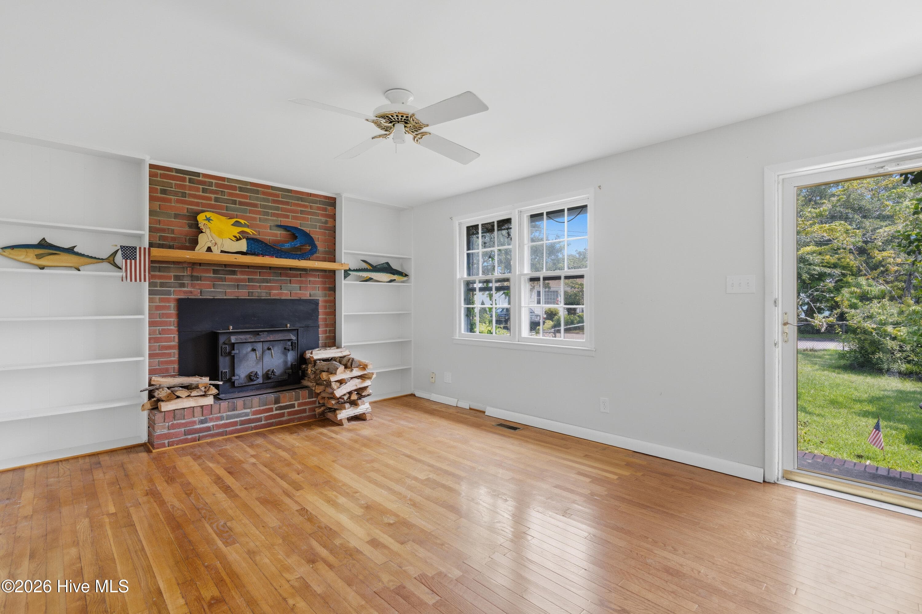 Single Family Residence at 408 S Fifth Street, Swansboro, NC 28584, photo 3 of 22