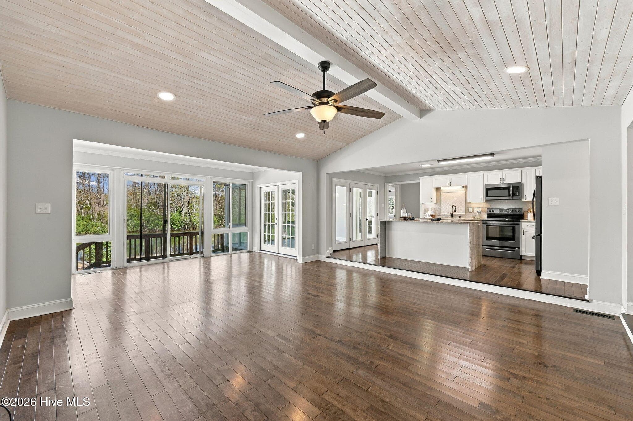 Single Family Residence at 103 Lantern Lane, New Bern, NC 28562, photo 5 of 66