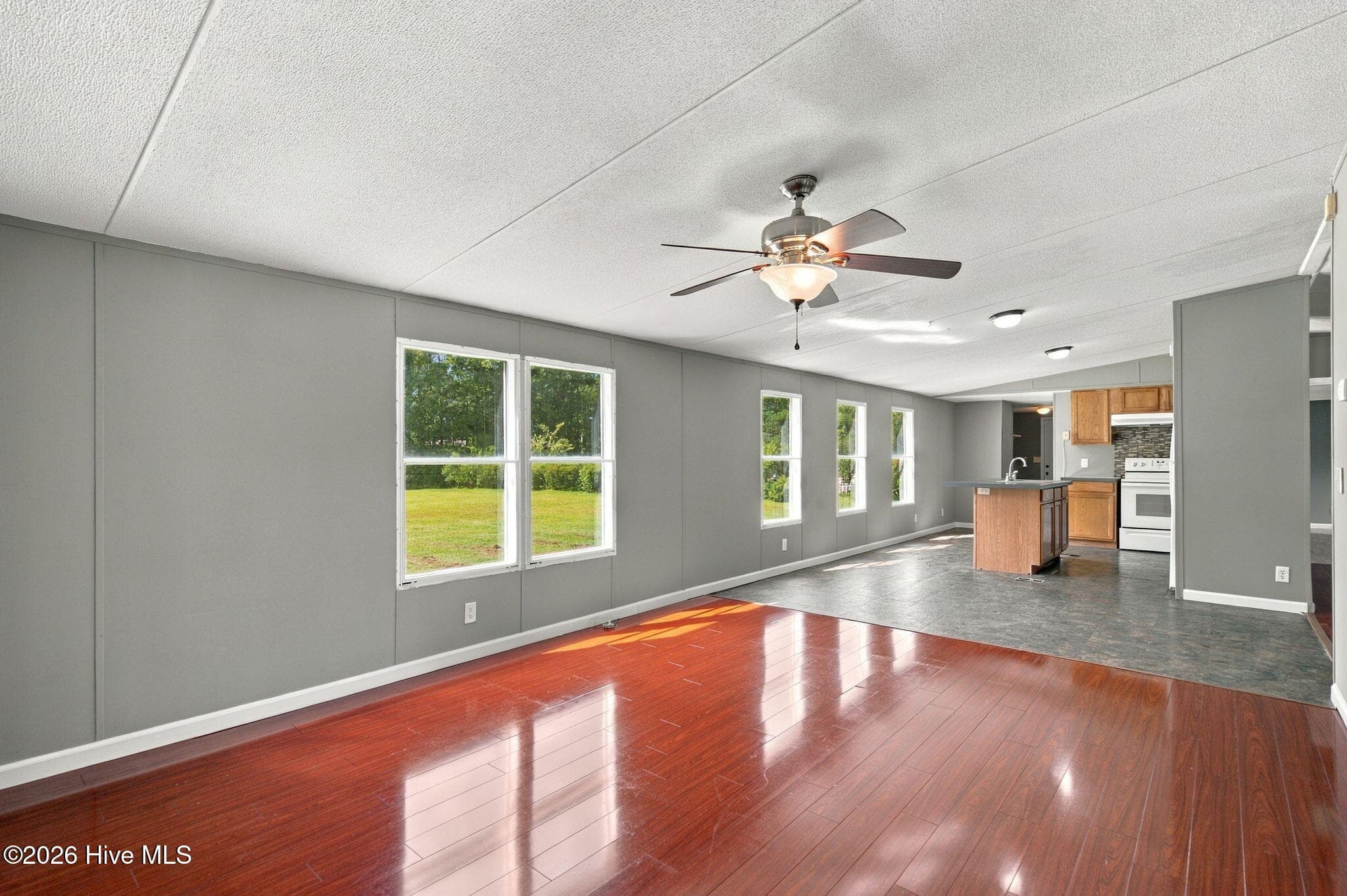 Manufactured Home at 185 New Hope Lane SE, Leland, NC 28451, photo 12 of 49
