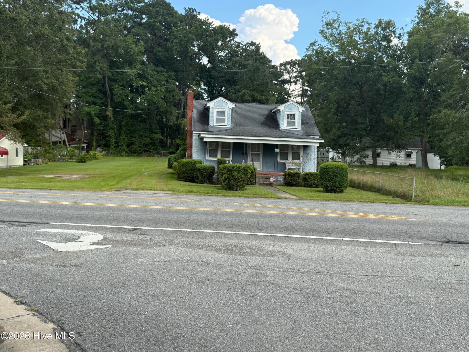 Single Family Residence at 1435 Highland Drive, Washington, NC 27889, photo 2 of 14