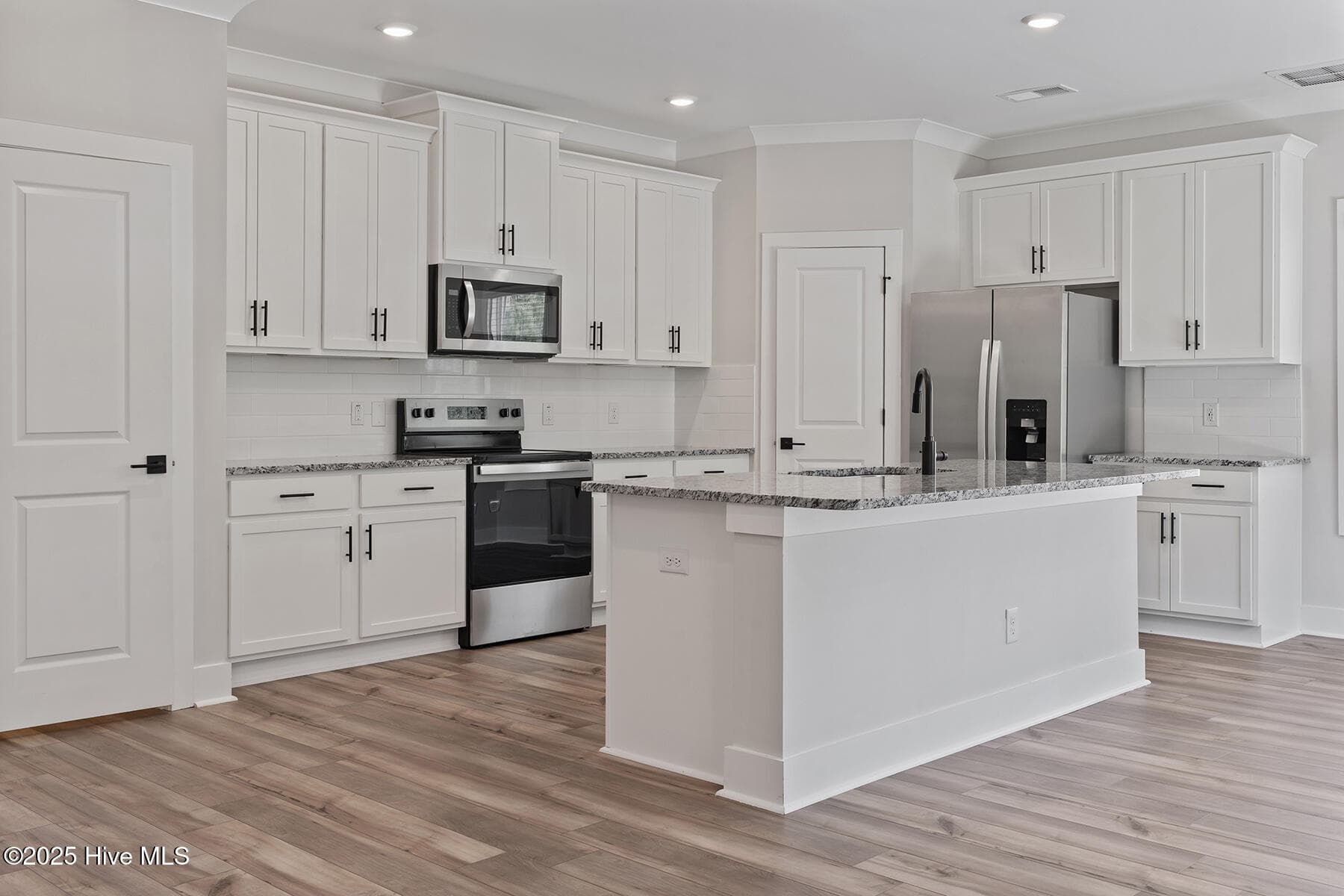 Single Family Residence at 27 S Umbrella Palm Drive, Hampstead, NC 28443, photo 5 of 21