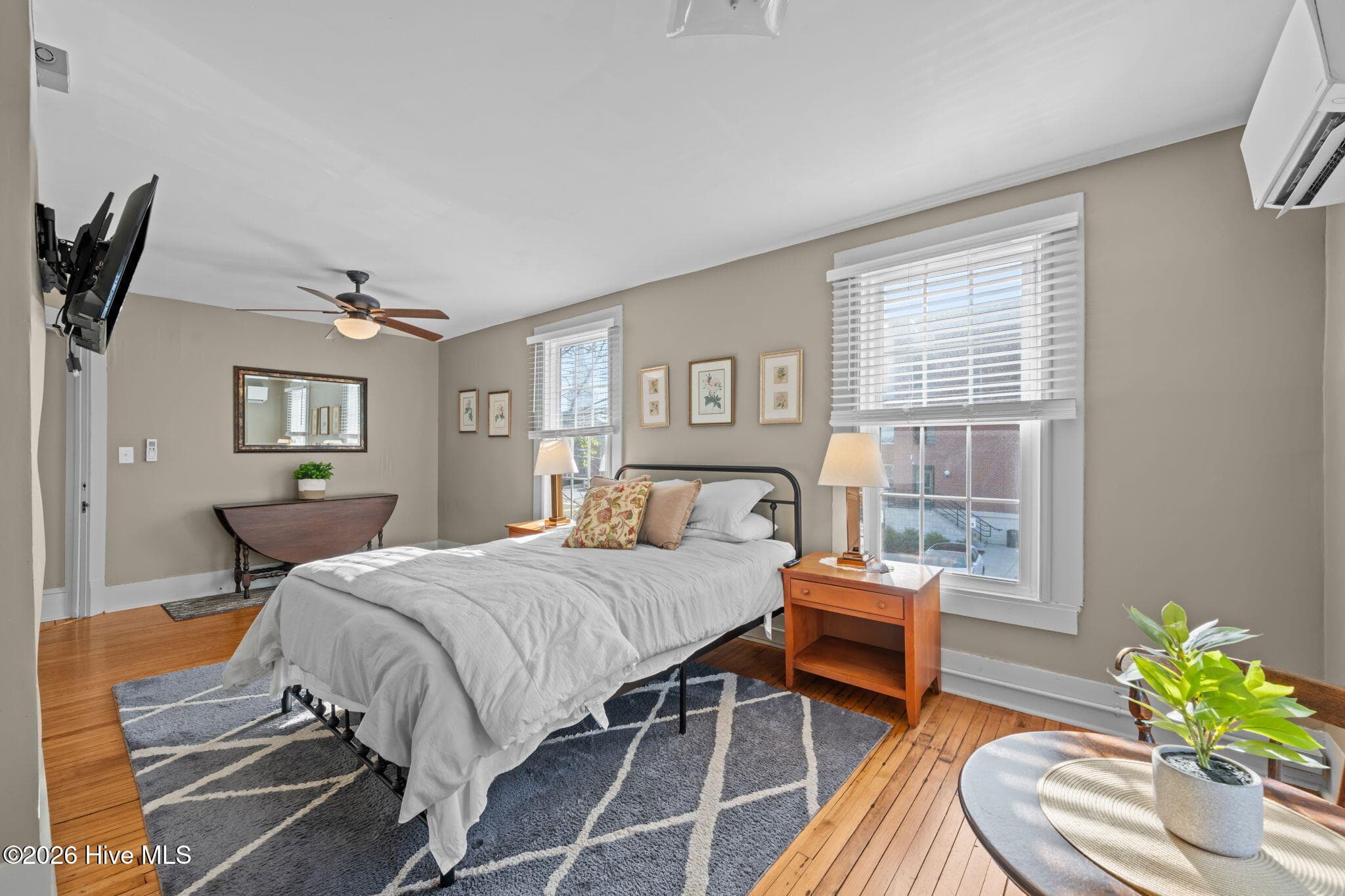 Single Family Residence at 411 George Street, New Bern, NC 28560, photo 3 of 4
