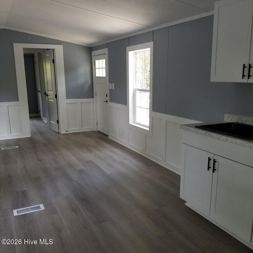 Manufactured Home at 232 Lake Drive SW, Supply, NC 28462, photo 7 of 36