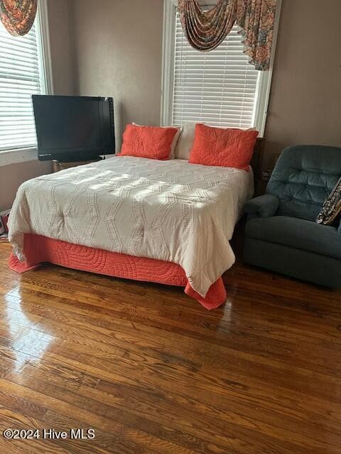 Single Family Residence at 301 W Pittsylvania Street, Halifax, NC 27839, photo 7 of 21