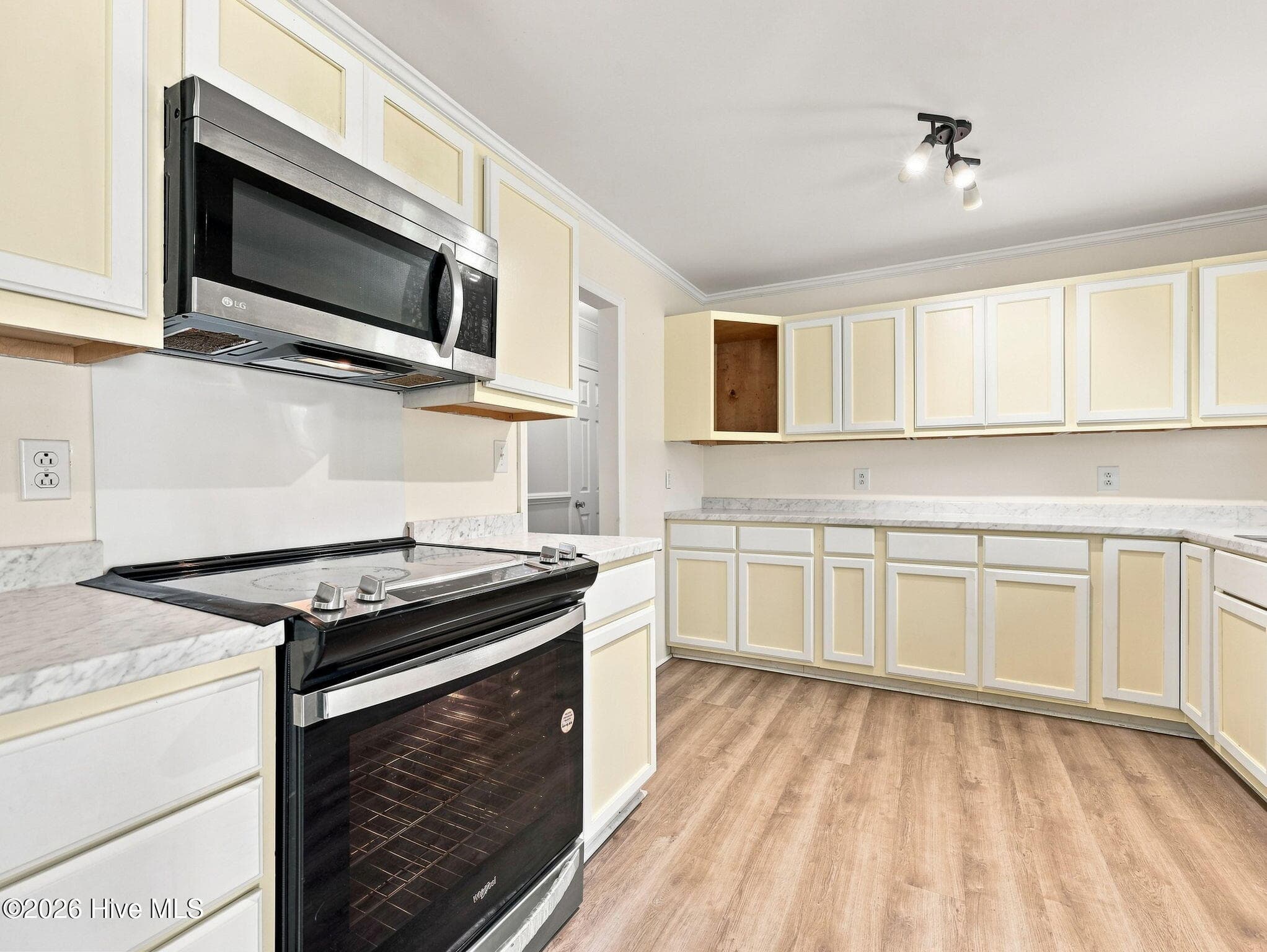 2316 Burgaw Highway, Jacksonville, NC 28540