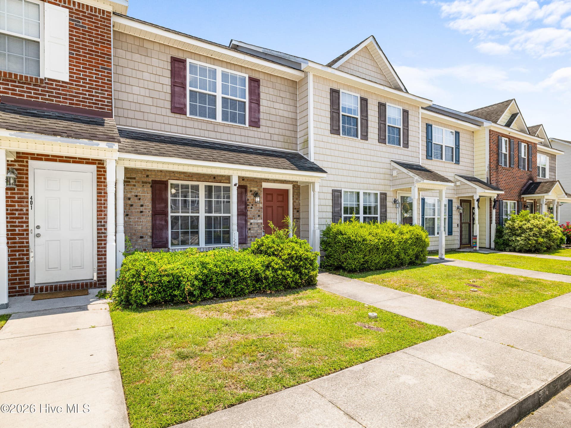 Townhouse at 403 Springwood Drive, Jacksonville, NC 28546, photo 3 of 30