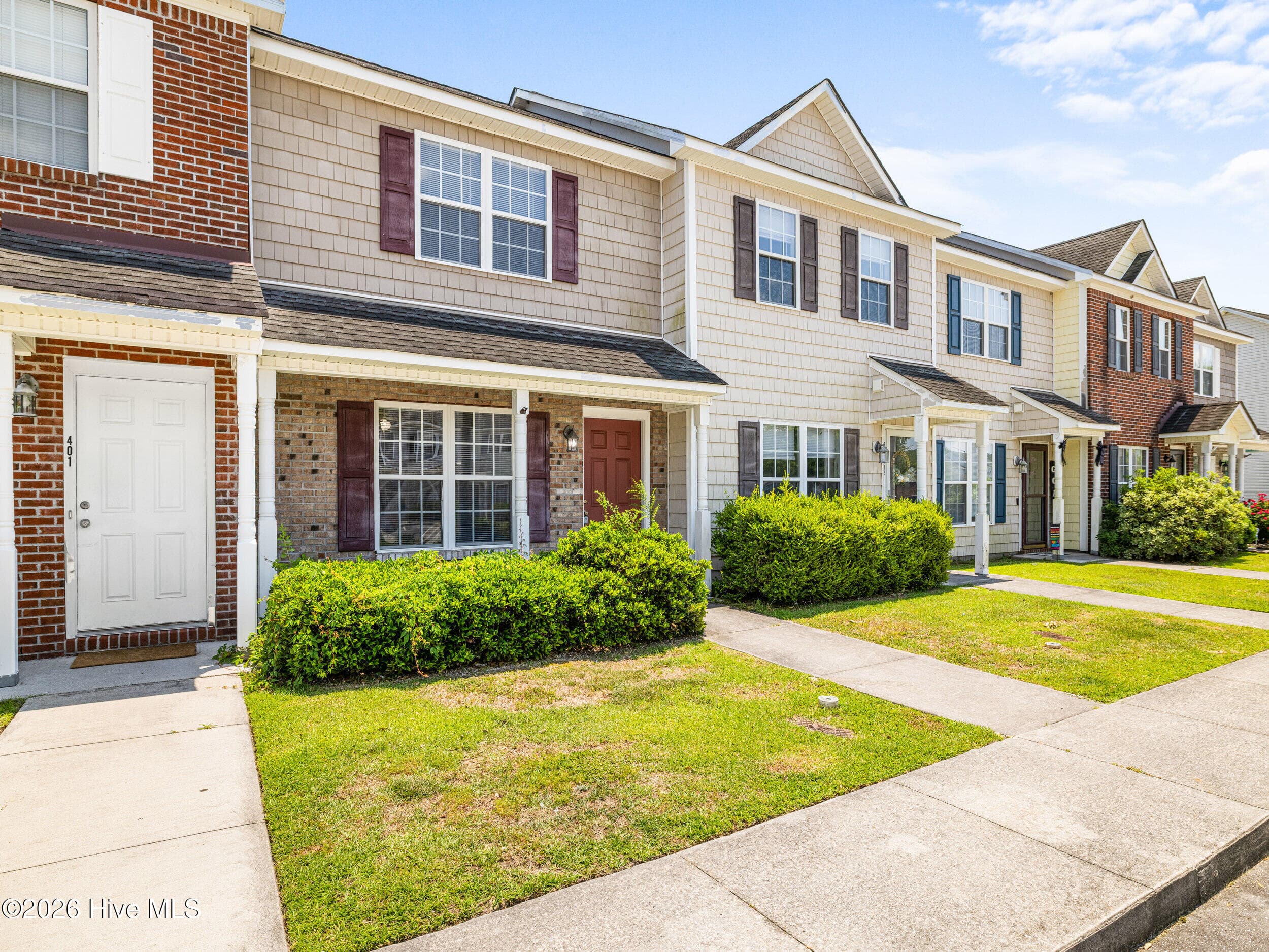 Townhouse at 403 Springwood Drive, Jacksonville, NC 28546, photo 3 of 30