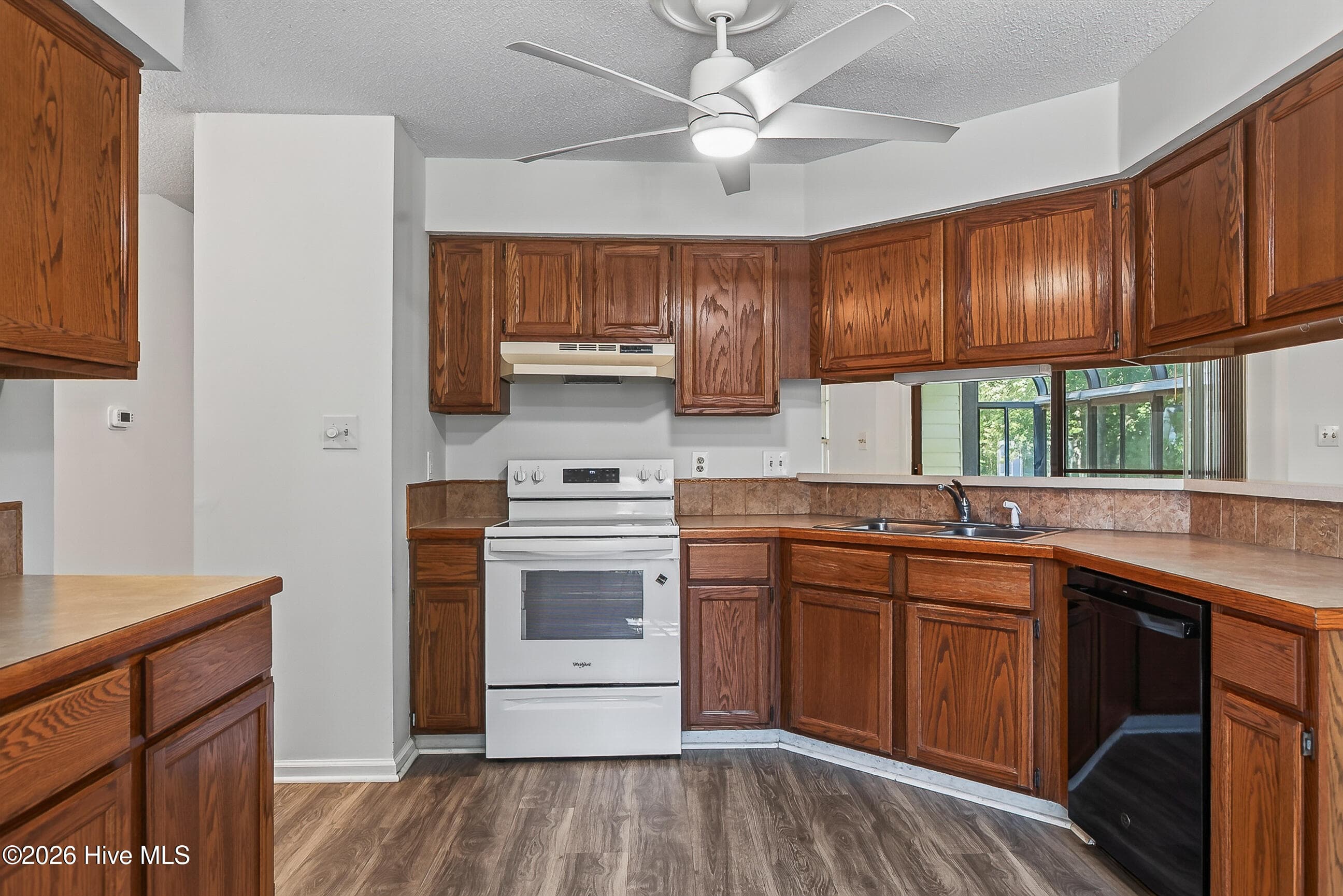 Single Family Residence at 439 Candlewood Drive, Jacksonville, NC 28540, photo 15 of 42