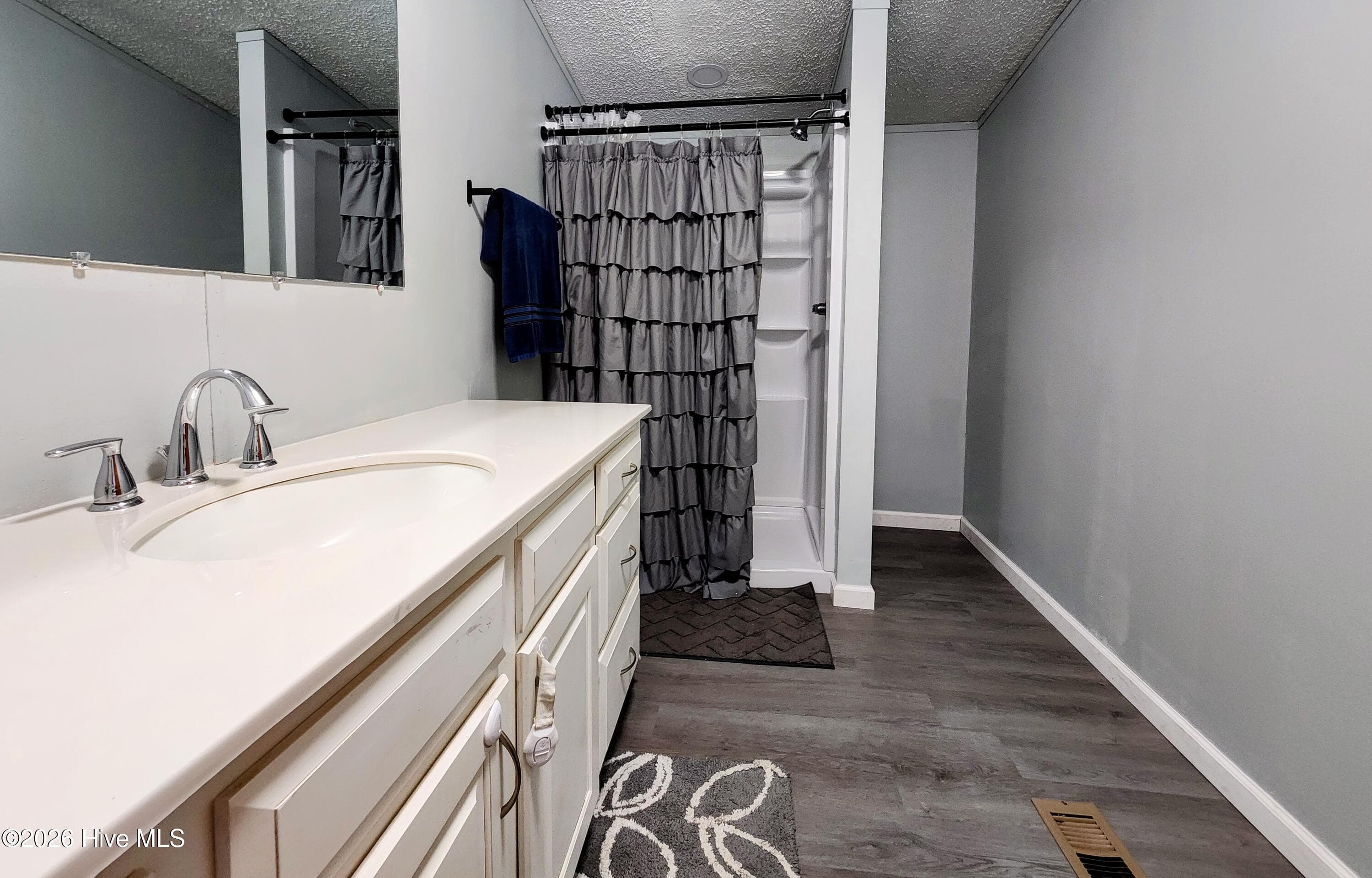 Manufactured Home at 623 Sandy Bluff Drive SW, Supply, NC 28462, photo 11 of 26