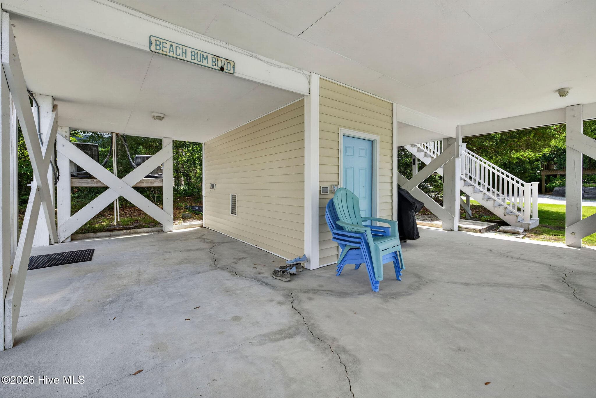 Single Family Residence at 21 S Oak Drive, Surf City, NC 28445, photo 6 of 46