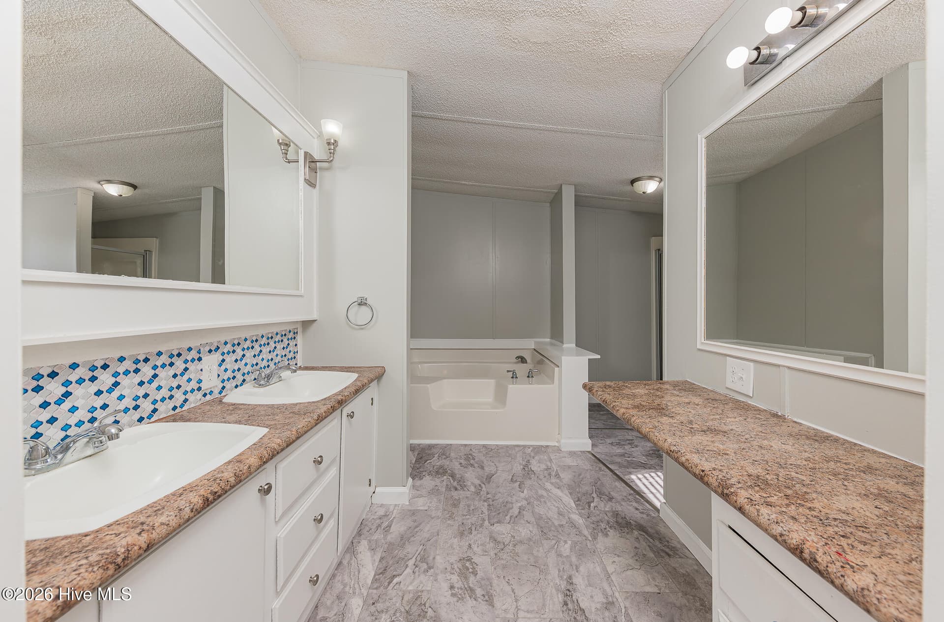 Manufactured Home at 122 Woodbrook Drive, Midway Park, NC 28544, photo 29 of 47
