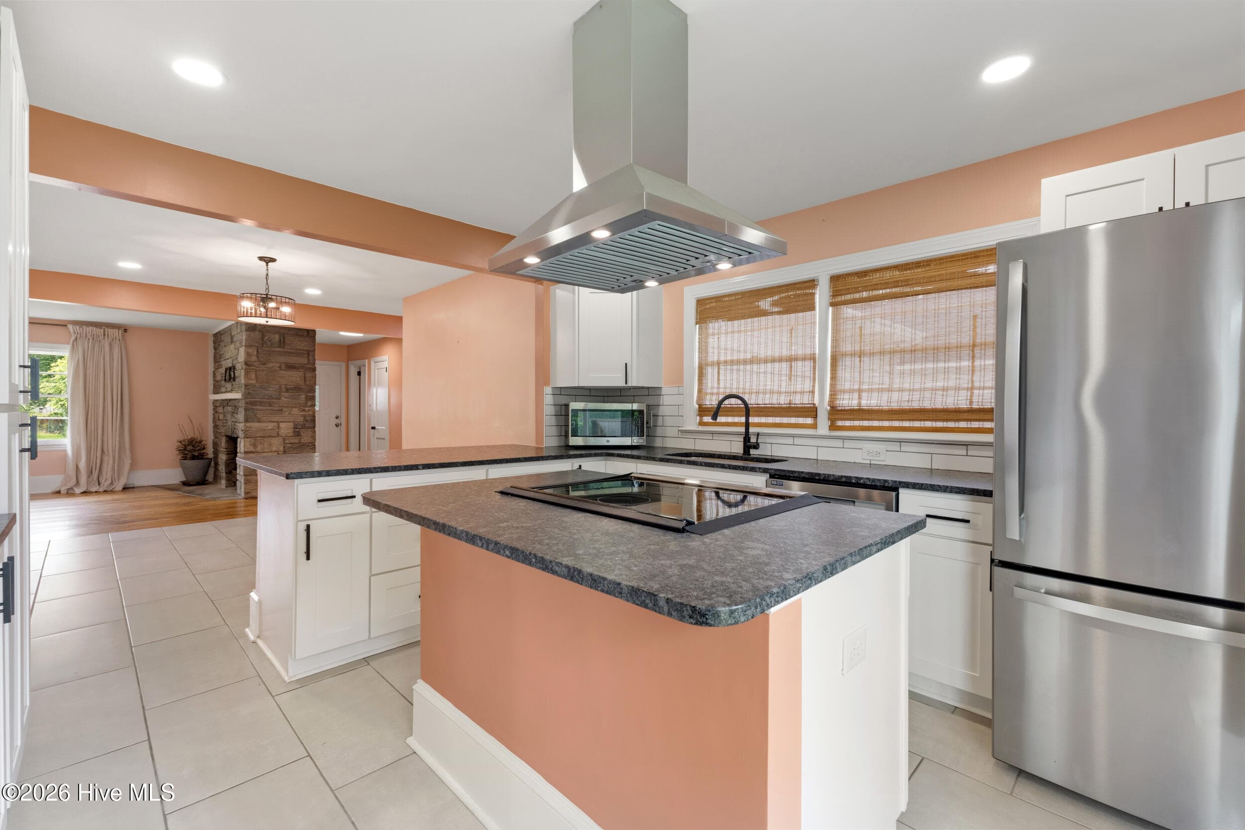 Single Family Residence at 4109 Peachtree Avenue, Wilmington, NC 28403, photo 4 of 50