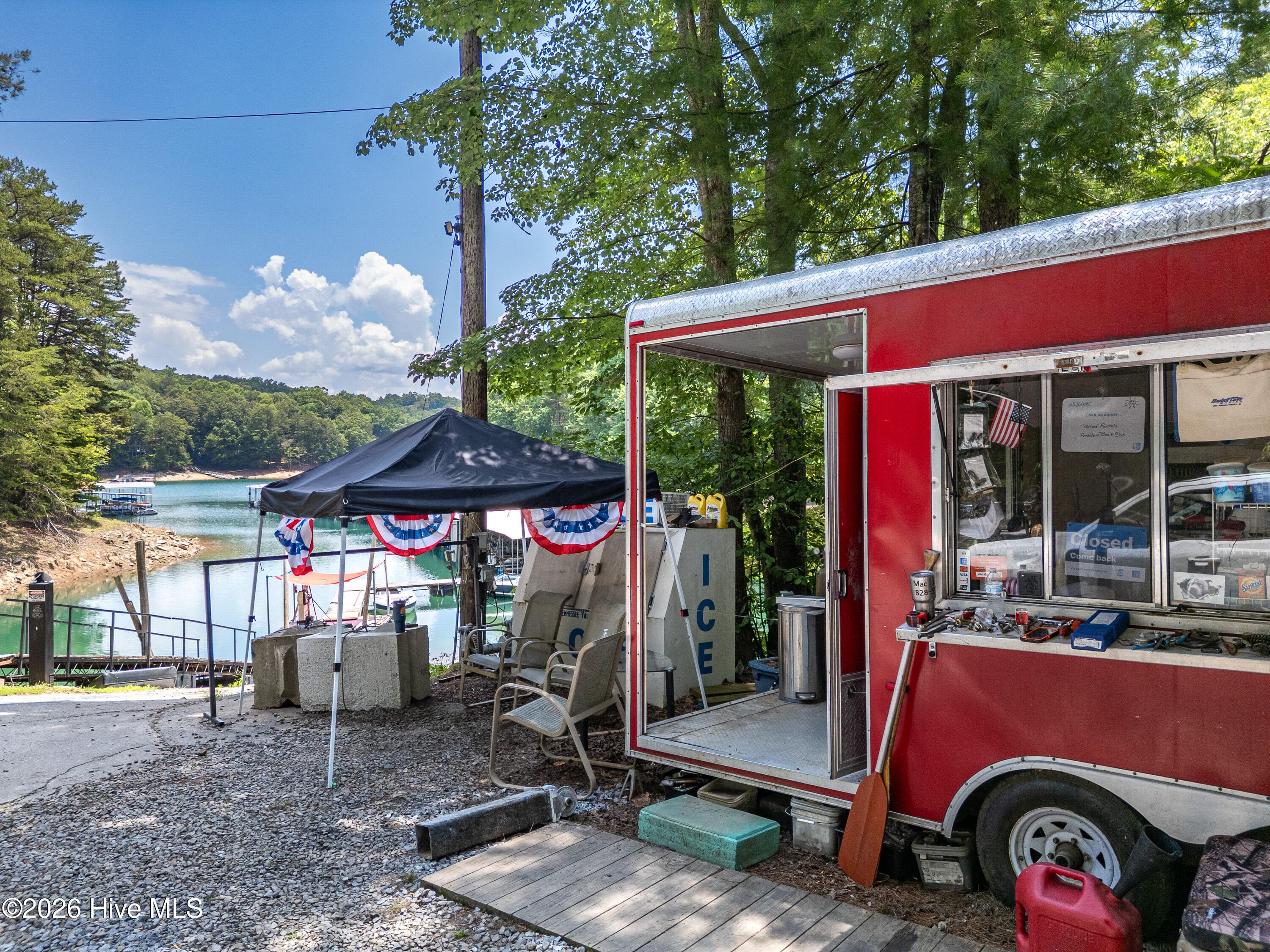 Business at 400 Harbor Cove Lane, Murphy, NC 28906, photo 10 of 37