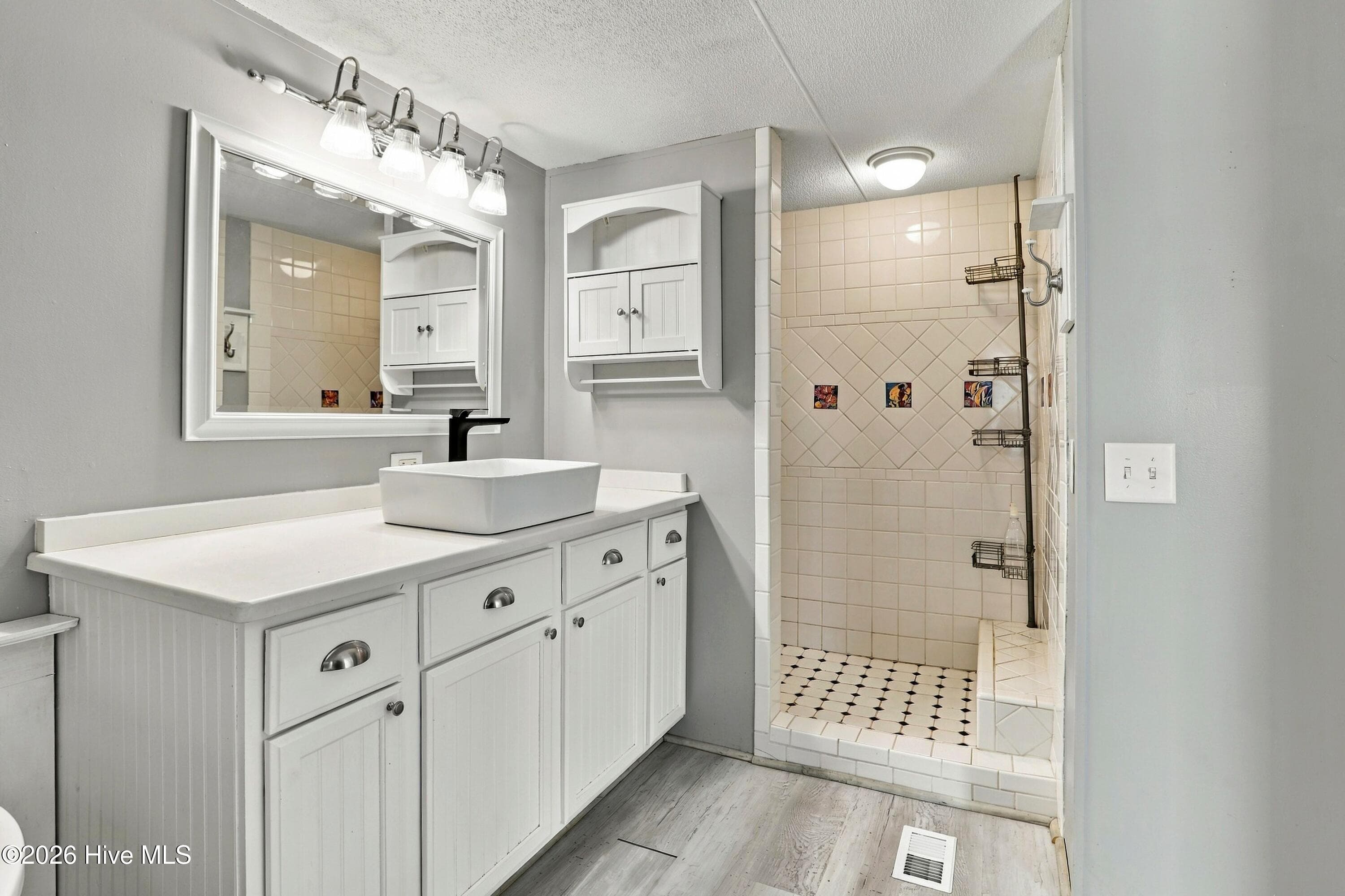Manufactured Home at 3215 Herthwood Place SW, Supply, NC 28462, photo 11 of 36