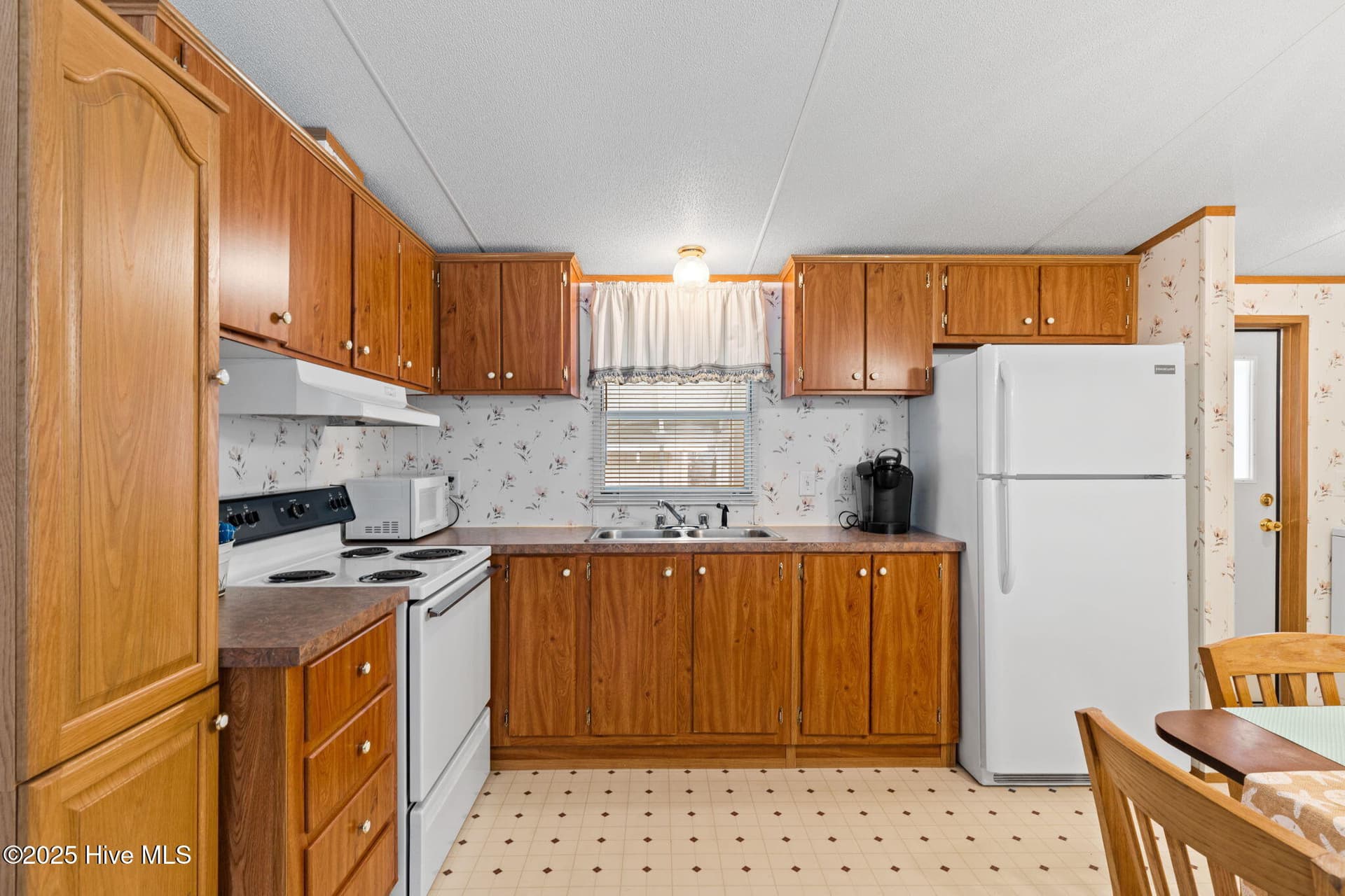 Manufactured Home at 7203 Banner Street SW, Ocean Isle Beach, NC 28469, photo 2 of 4