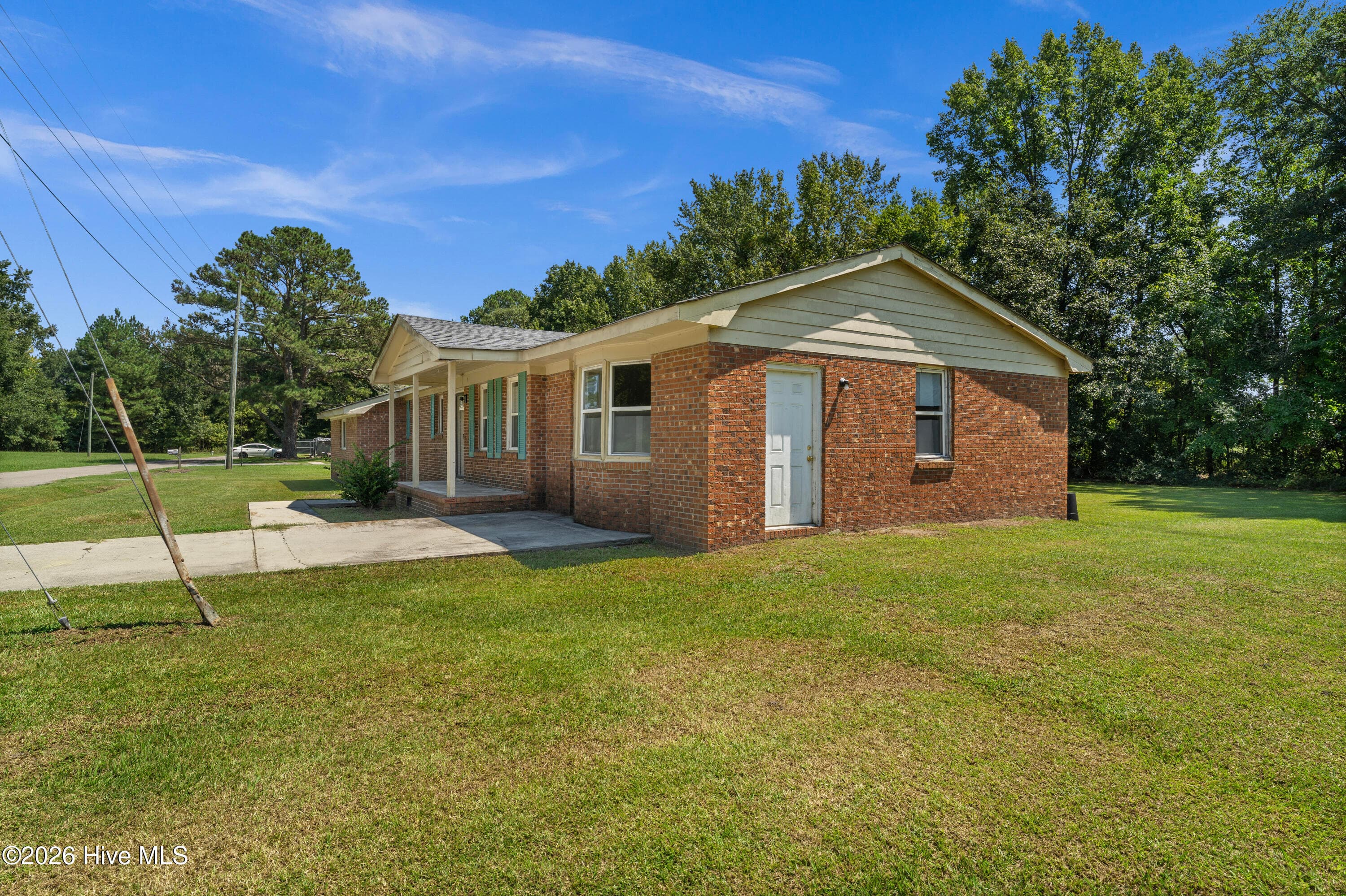 Single Family Residence at 204 Julia Street, Warsaw, NC 28398, photo 2 of 24