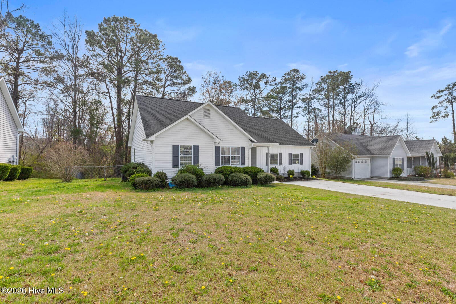 Single Family Residence at 423 Jasmine Lane, Jacksonville, NC 28546, photo 3 of 23