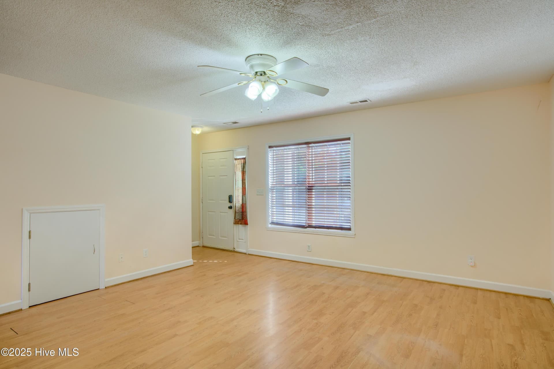 Townhouse at 113 Tillett Lane, Sneads Ferry, NC 28460, photo 4 of 29