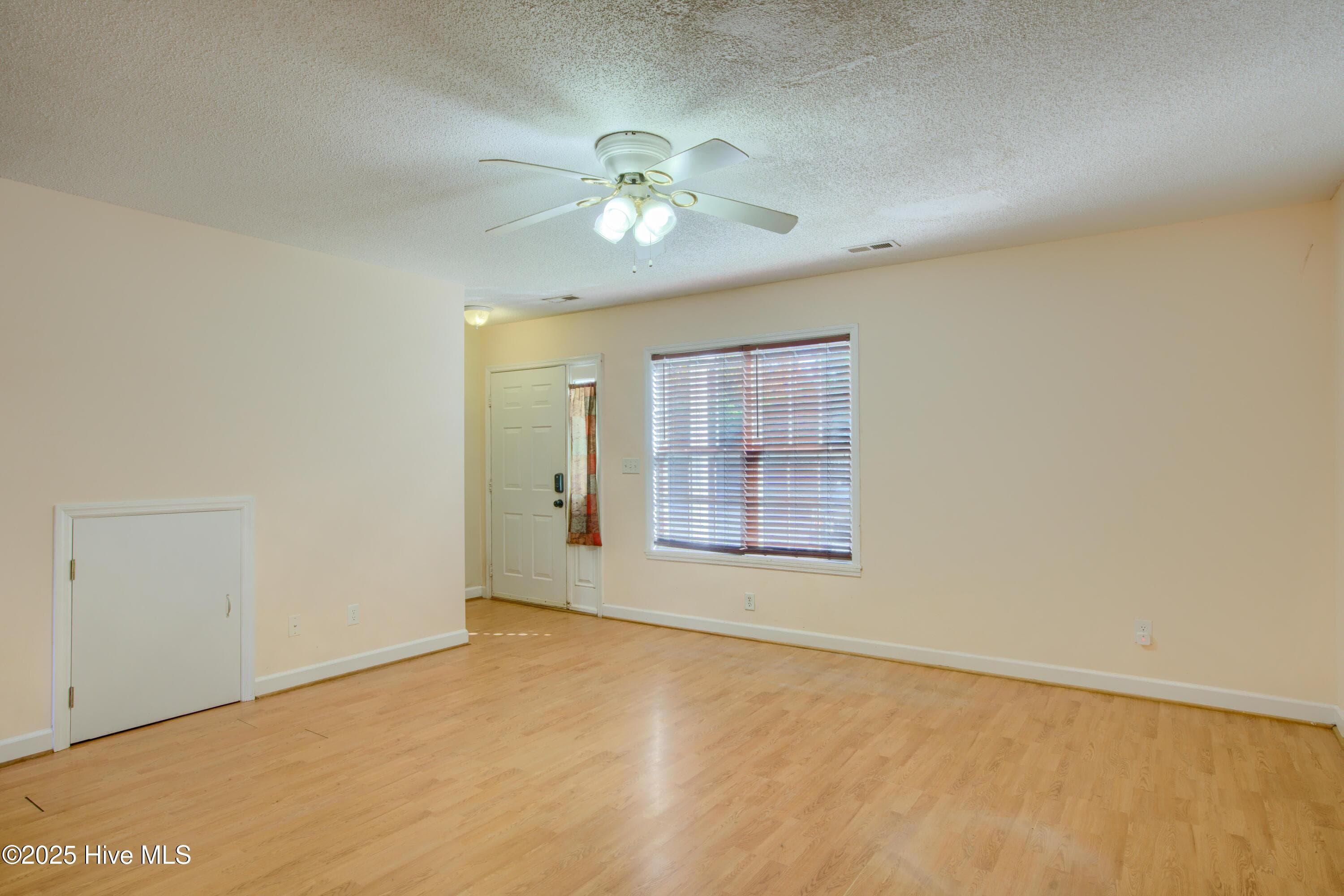 Townhouse at 113 Tillett Lane, Sneads Ferry, NC 28460, photo 4 of 29