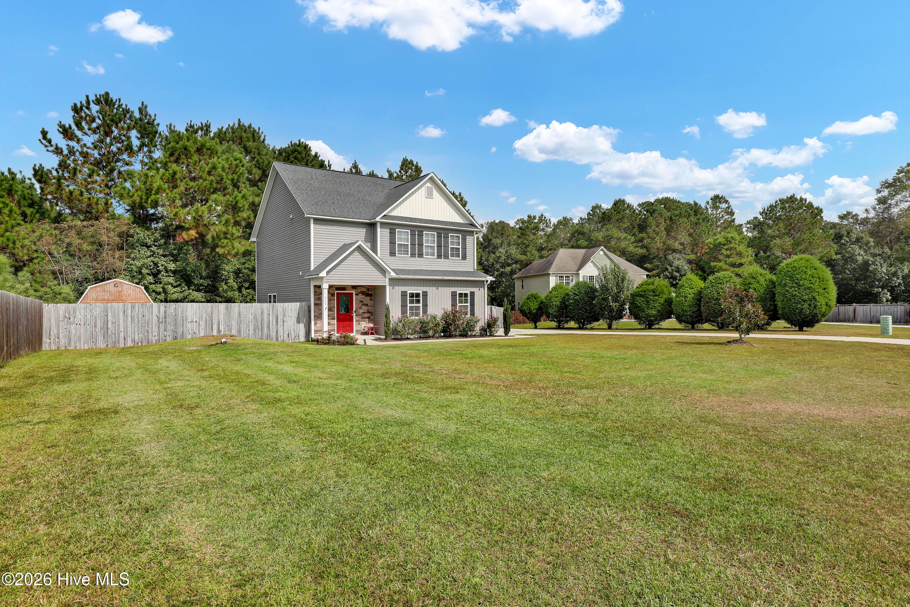 Single Family Residence at 313 Mango Place N, Hubert, NC 28539, photo 2 of 22