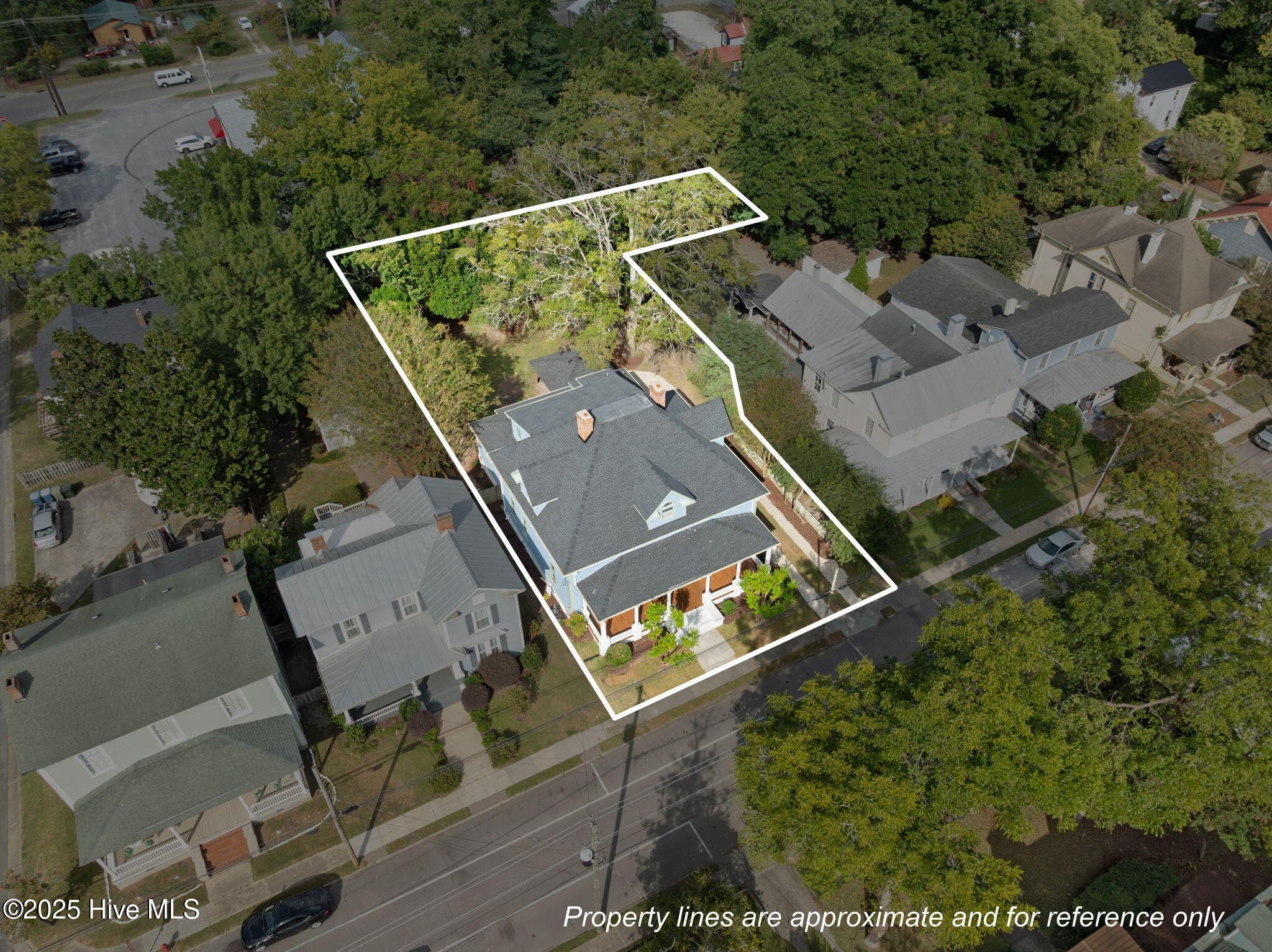 Single Family Residence at 620 W 2nd Street, Washington, NC 27889, photo 2 of 5