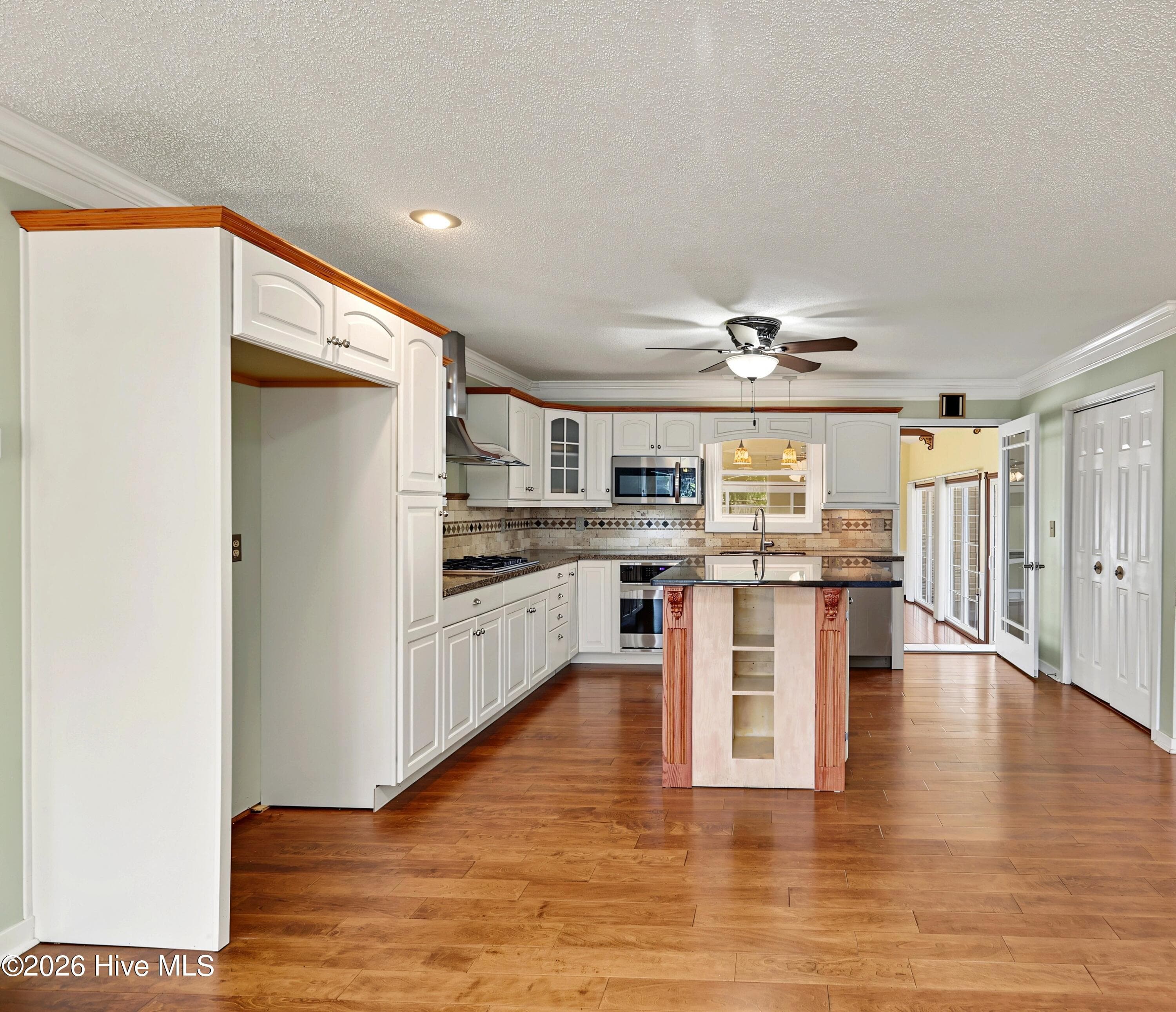 Single Family Residence at 1299 N Shore Drive, Boiling Spring Lakes, NC 28461, photo 17 of 63