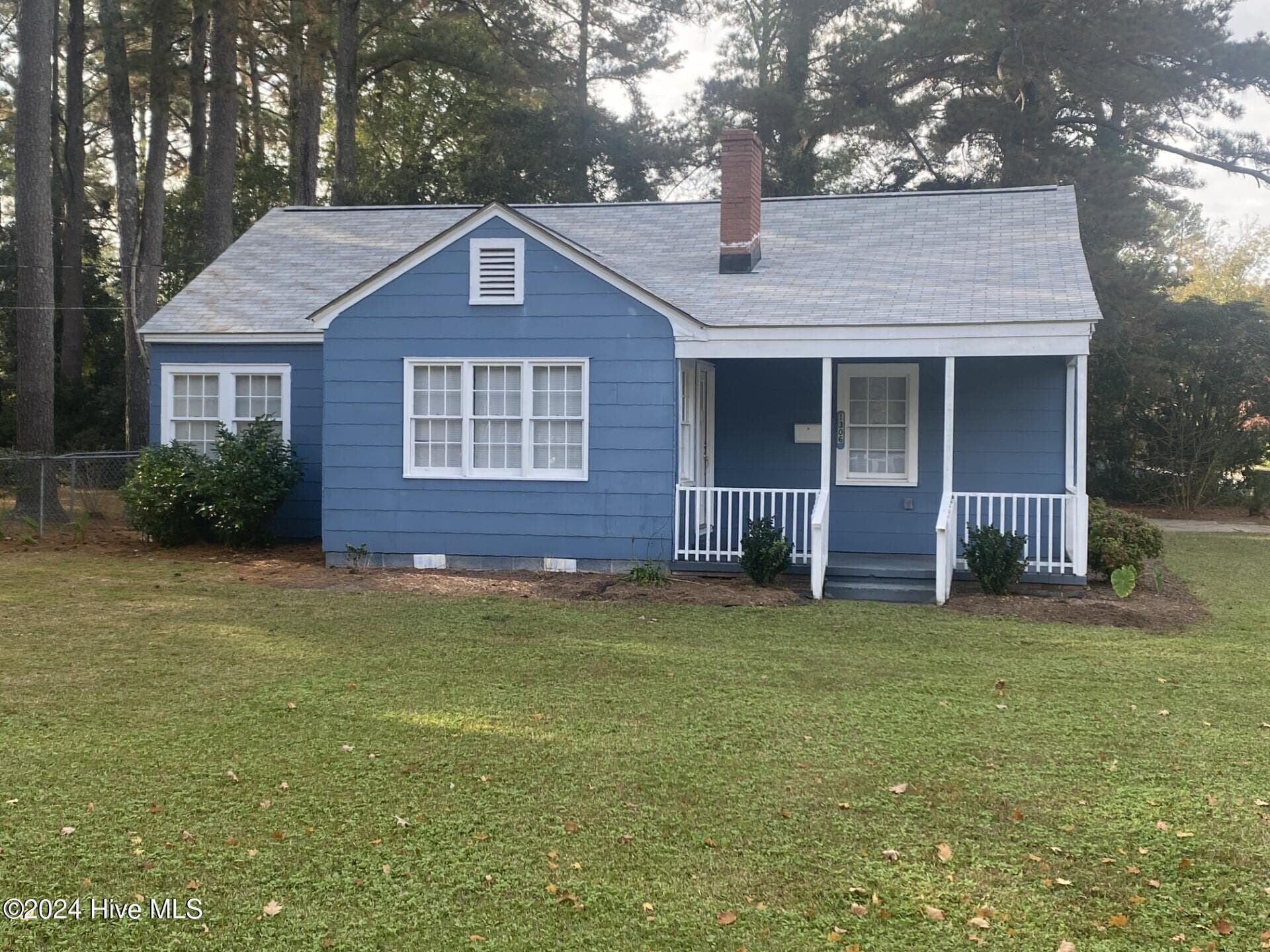 Single Family Residence at 1306 N Respess Street, Washington, NC 27889, photo 2 of 18