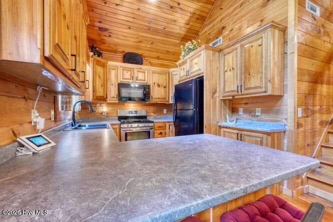 Single Family Residence at 158 Red Oak Forest Lane, Murphy, NC 28906, photo 12 of 59