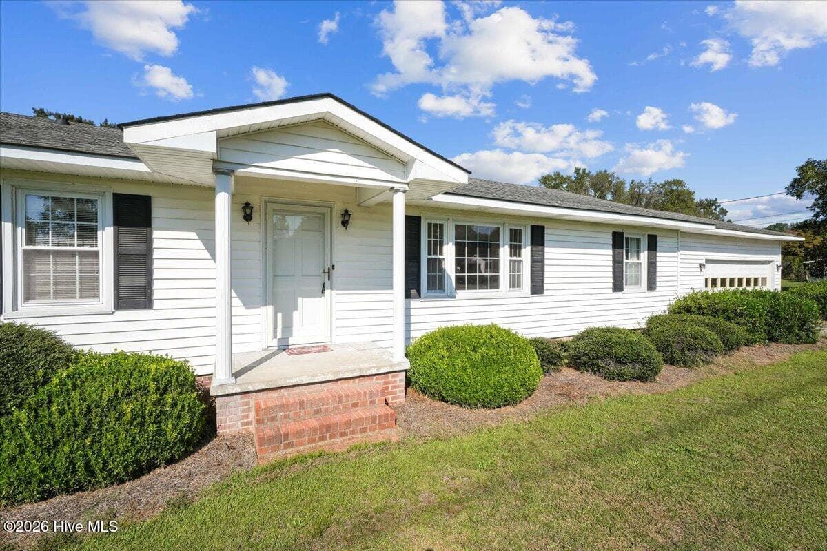 Single Family Residence at 606 Darden Drive, Kinston, NC 28504, photo 5 of 33