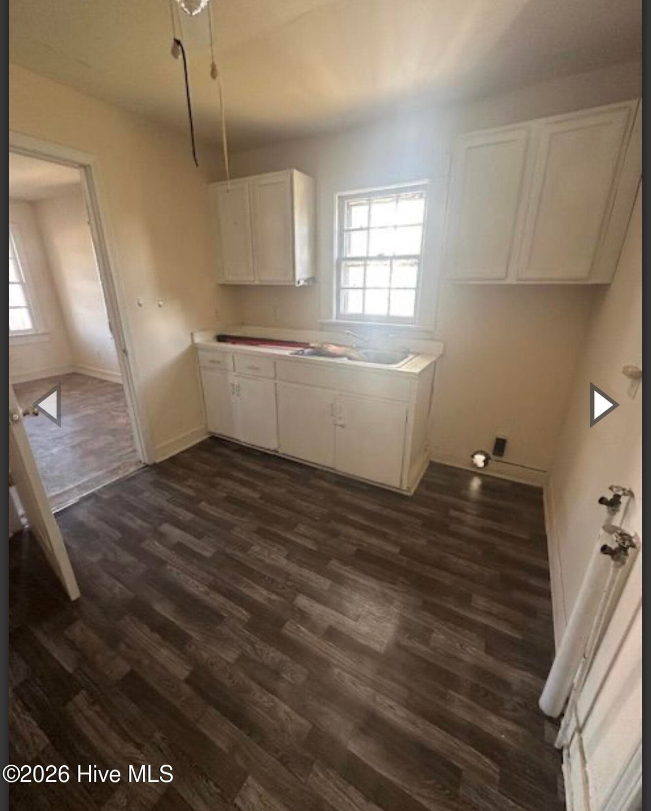 Single Family Residence at 401 E North Street, Kinston, NC 28501, photo 7 of 9