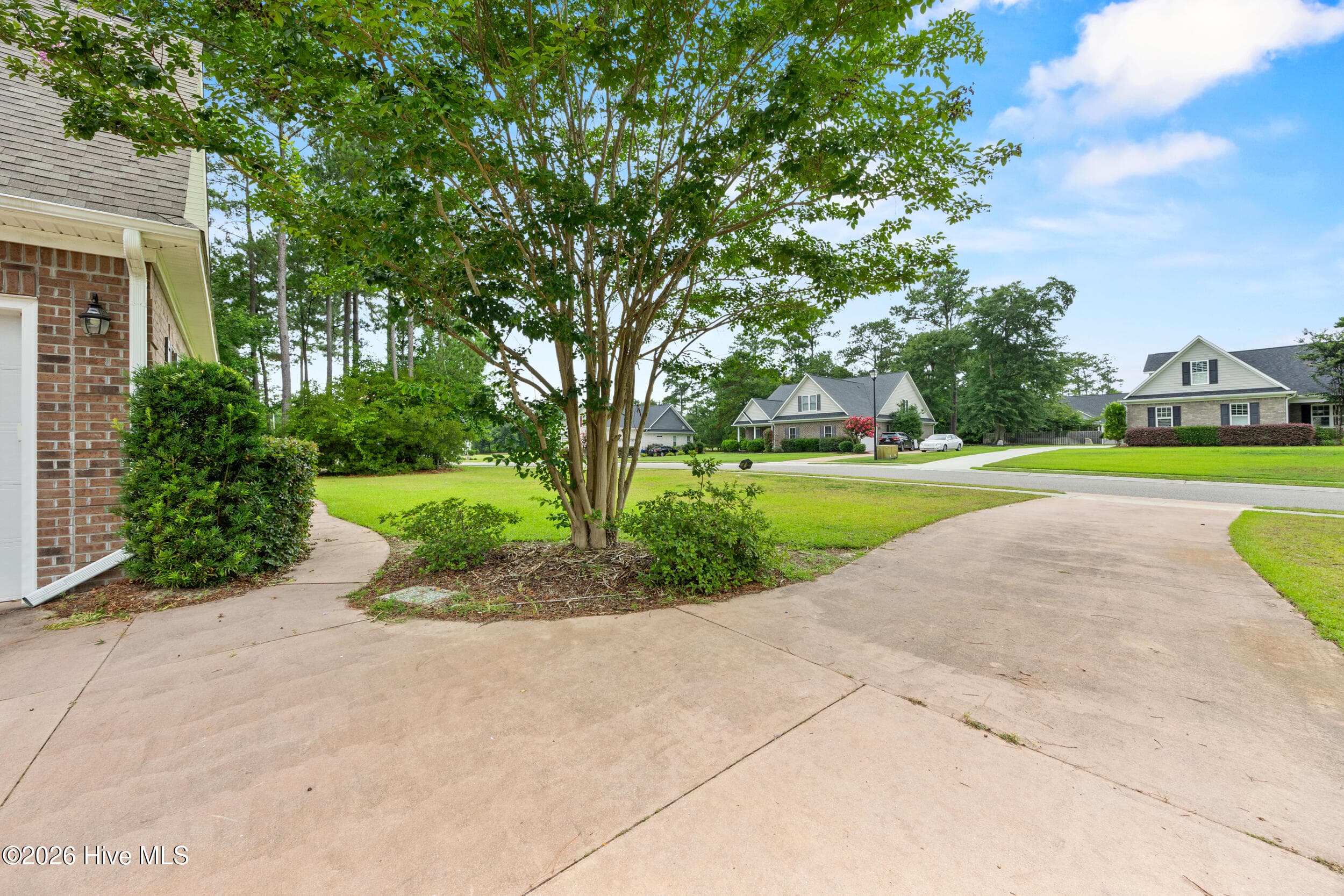 Single Family Residence at 330 Crown Pointe Drive, Hampstead, NC 28443, photo 6 of 51