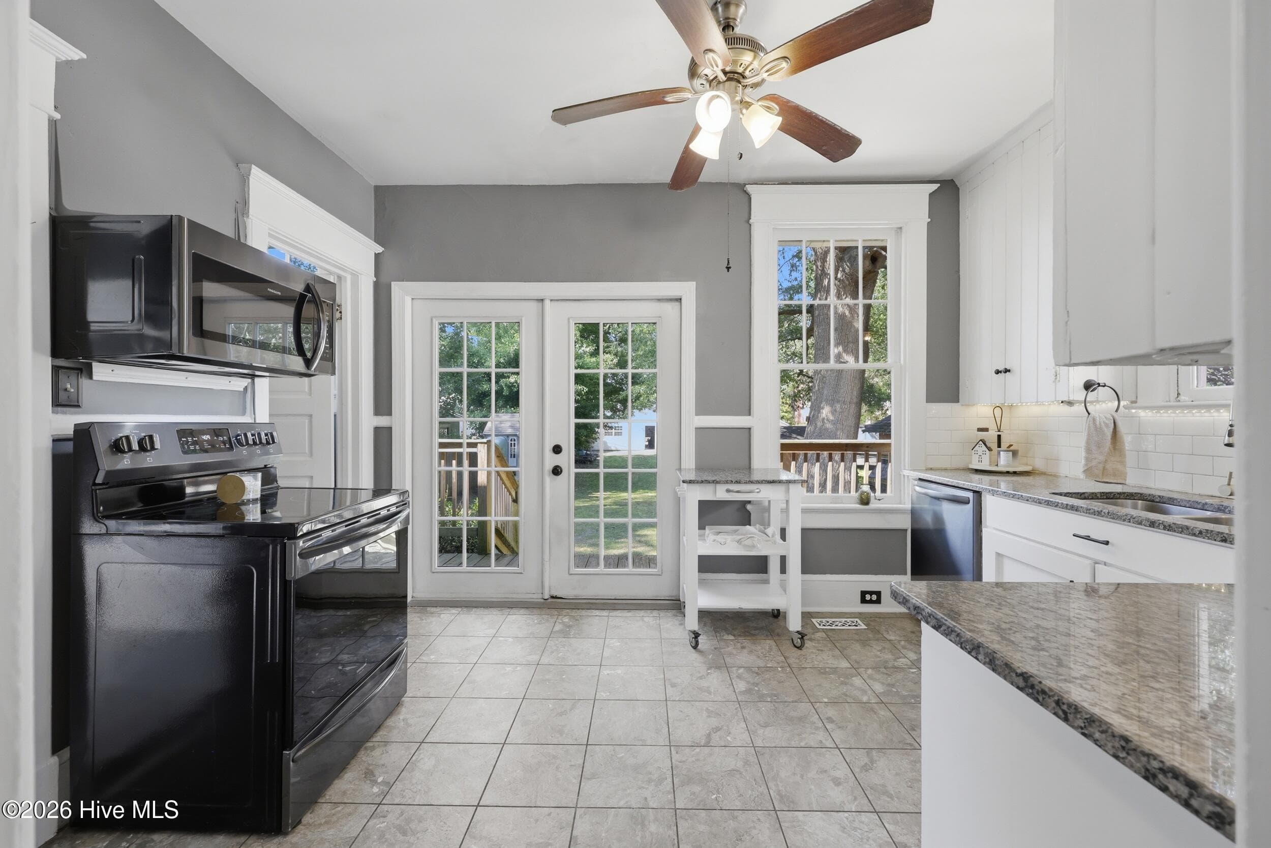 Single Family Residence at 1014 W Main Street, Elizabeth City, NC 27909, photo 5 of 62