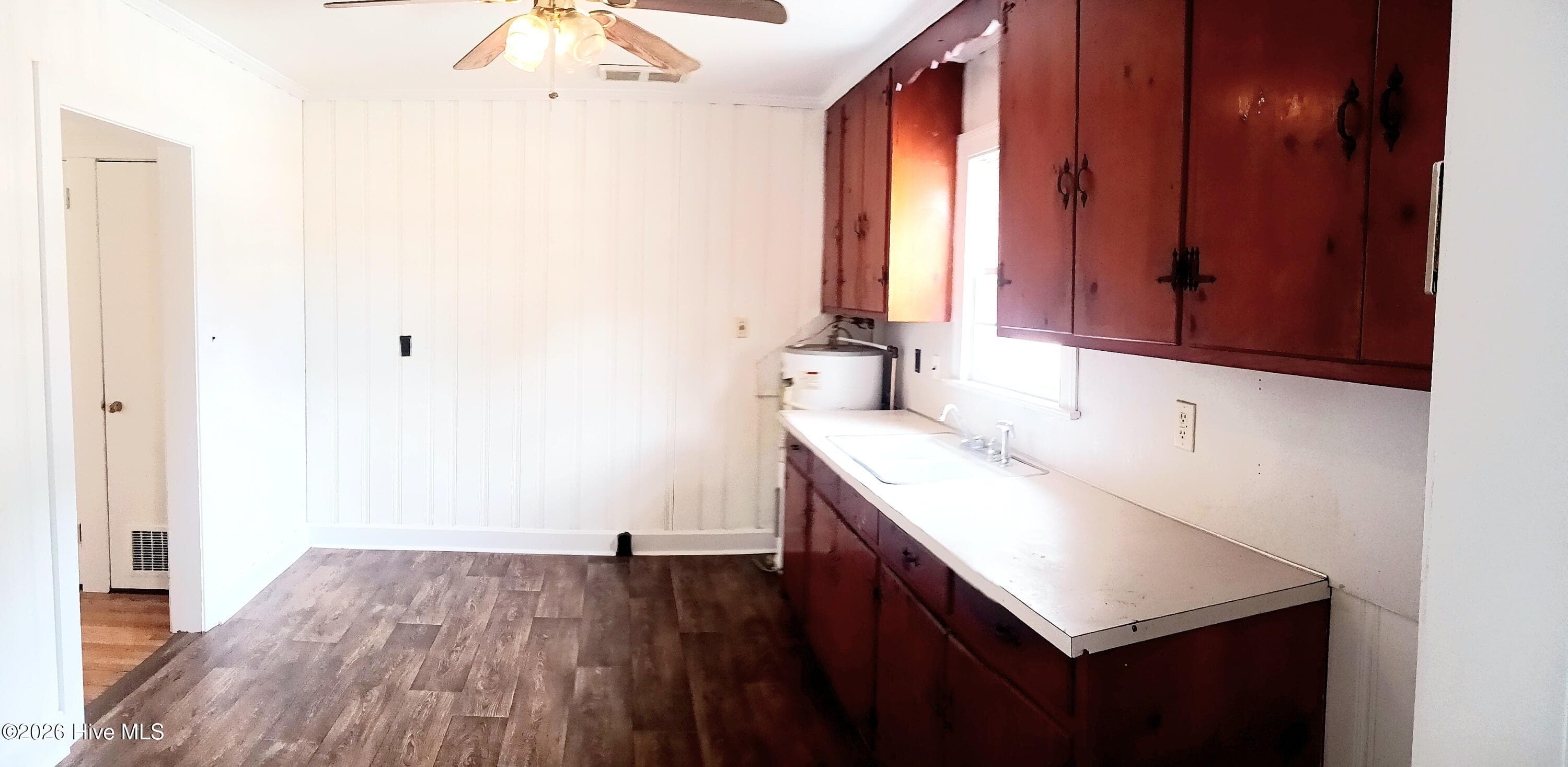 Single Family Residence at 322 Jefferson Street W, Wilson, NC 27893, photo 3 of 10