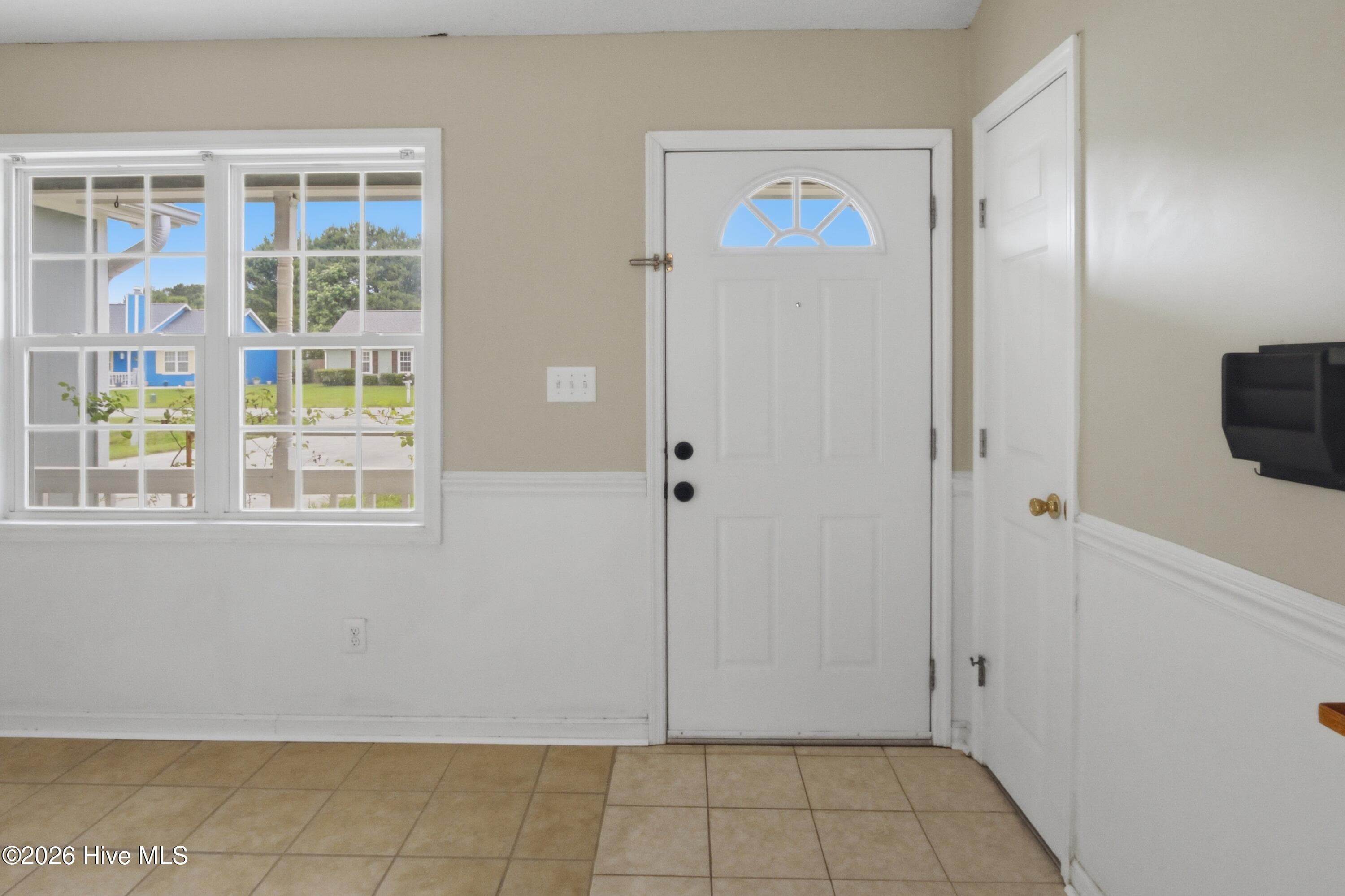 Single Family Residence at 115 Daphne Drive, Hubert, NC 28539, photo 7 of 34