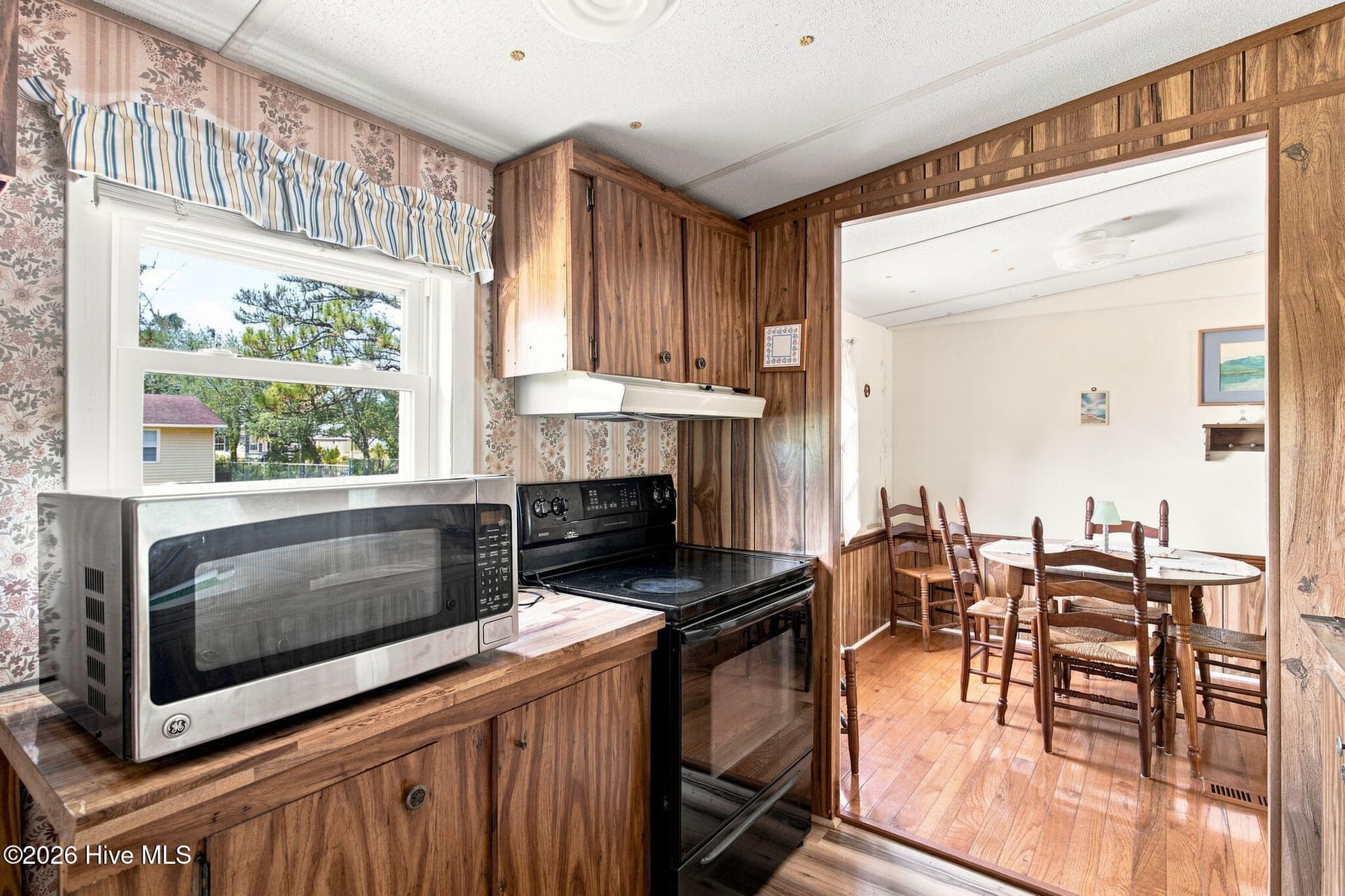 Manufactured Home at 1710 Ocean View Drive SW, Ocean Isle Beach, NC 28469, photo 12 of 41