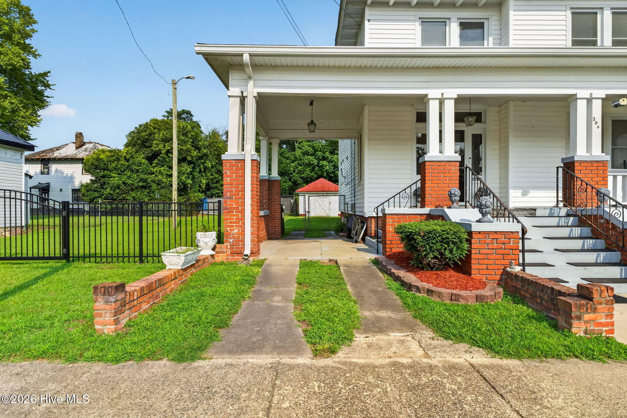 Single Family Residence at 306 S James Street, Goldsboro, NC 27530, photo 4 of 52