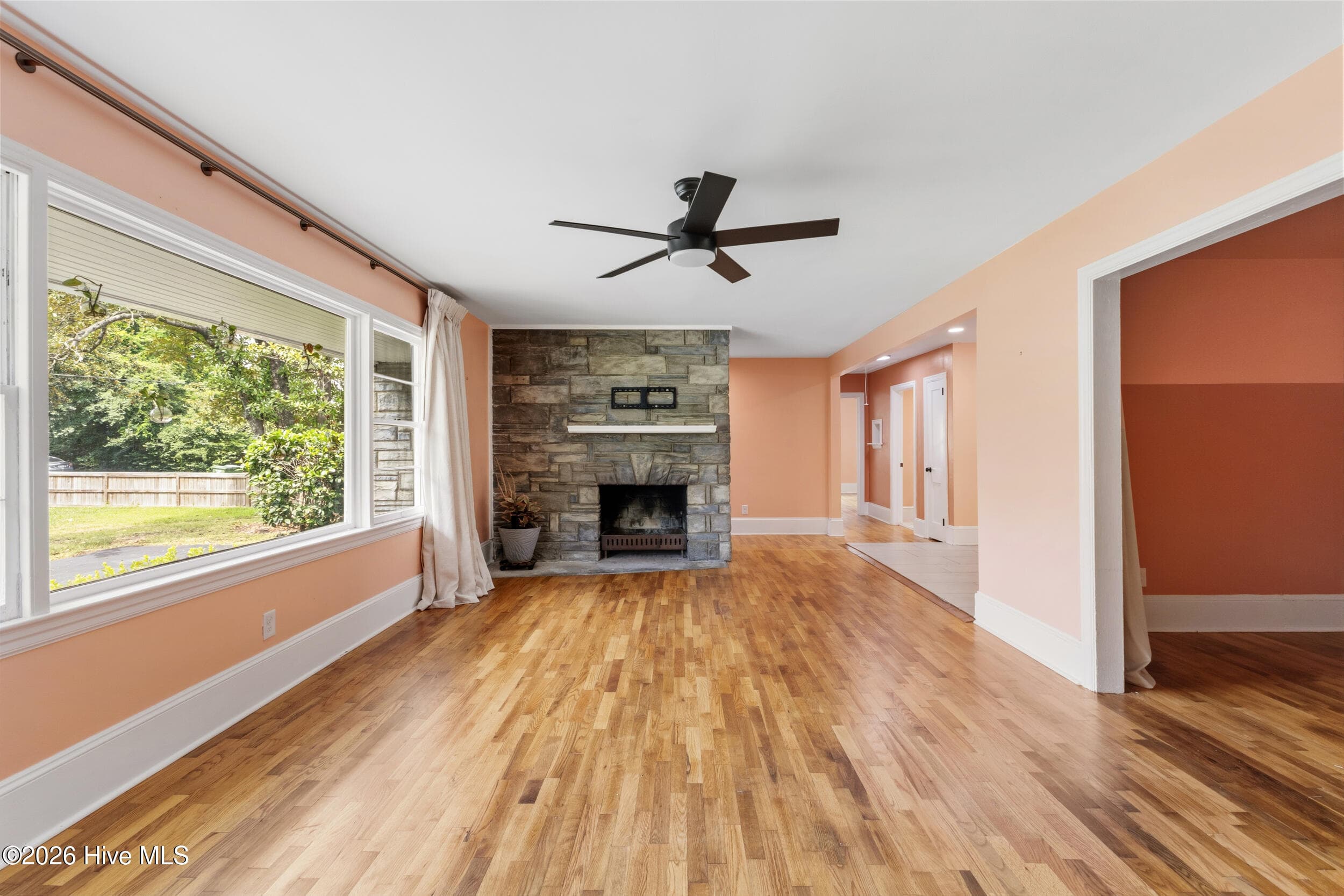 Single Family Residence at 4109 Peachtree Avenue, Wilmington, NC 28403, photo 2 of 50