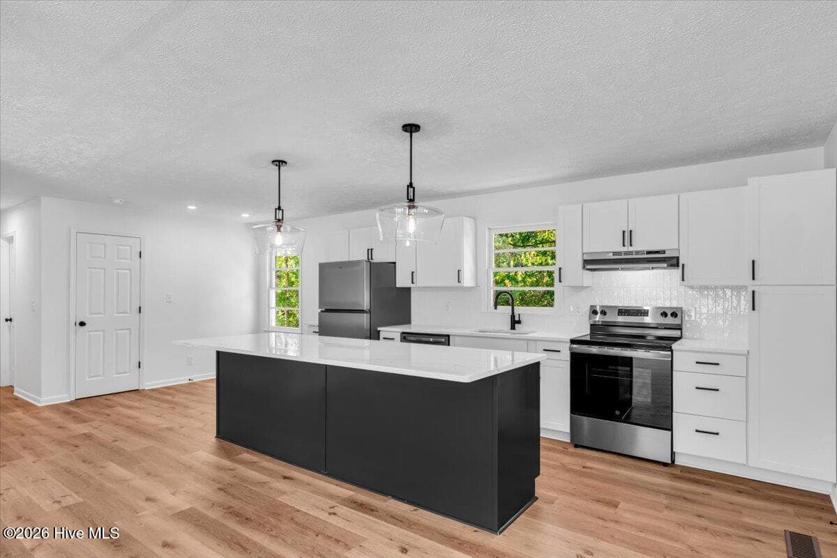 Single Family Residence at 604 S Hardin Street, Southern Pines, NC 28387, photo 12 of 46