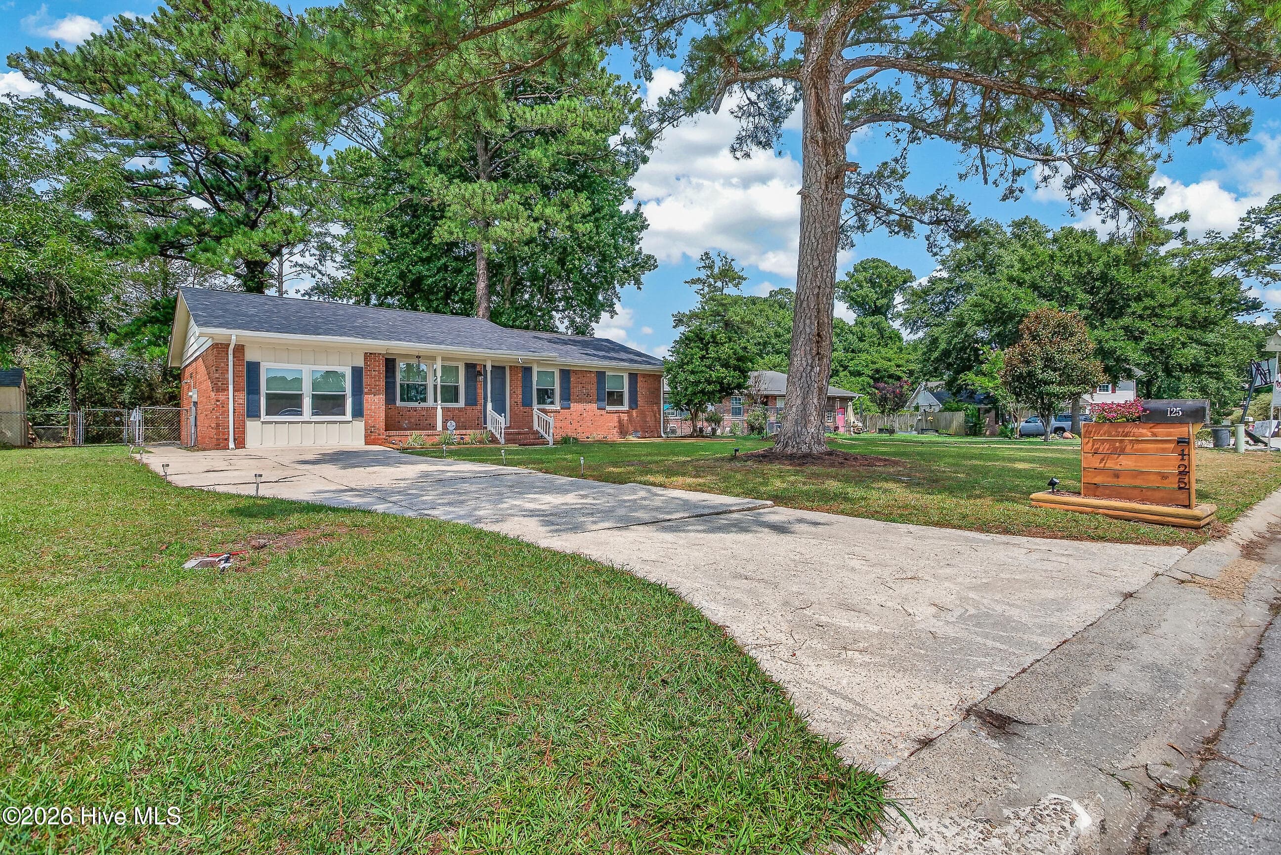 Single Family Residence at 125 Linda Loop, Jacksonville, NC 28546, photo 3 of 34