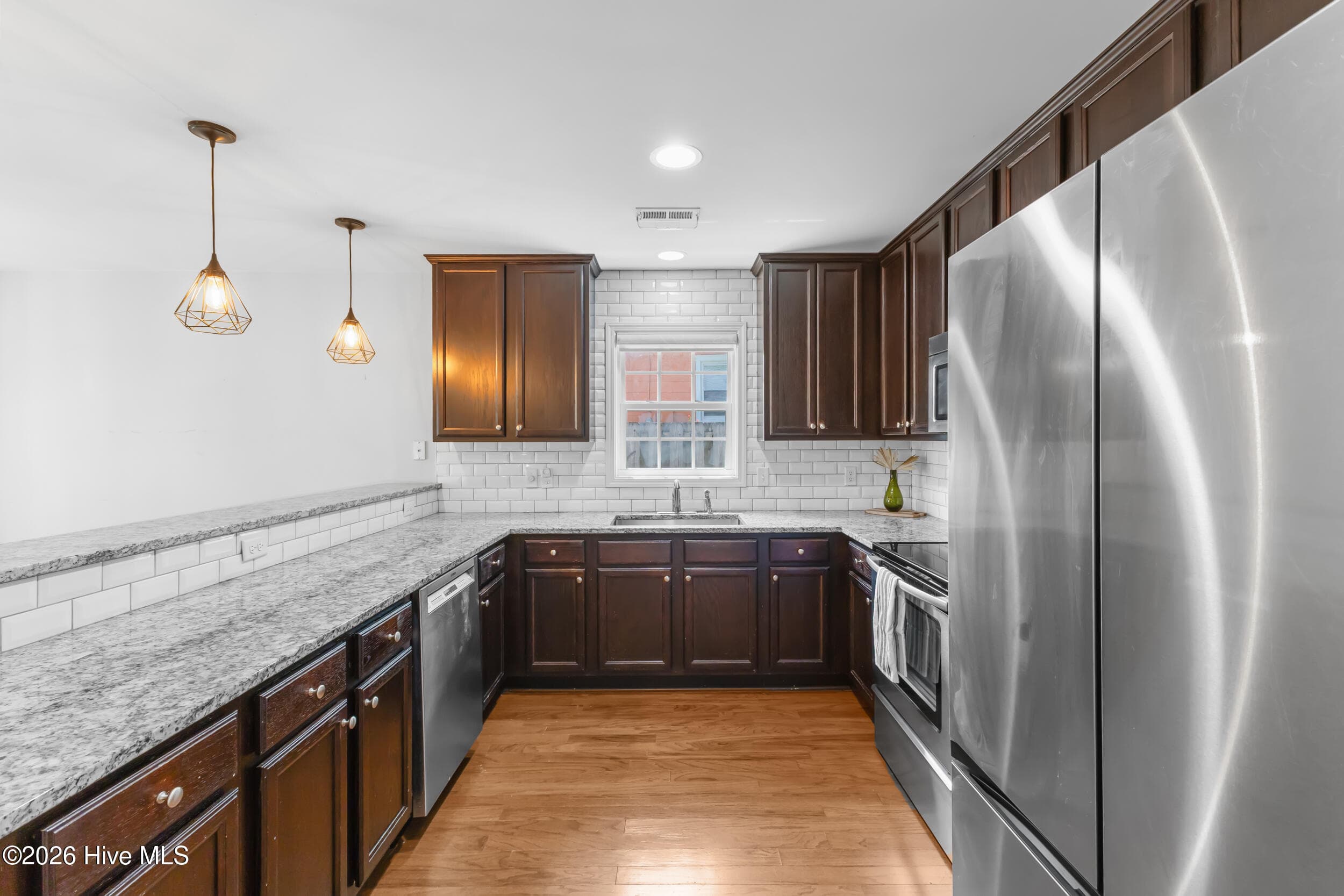 Single Family Residence at 615 Tennessee Avenue, Wilmington, NC 28401, photo 12 of 38
