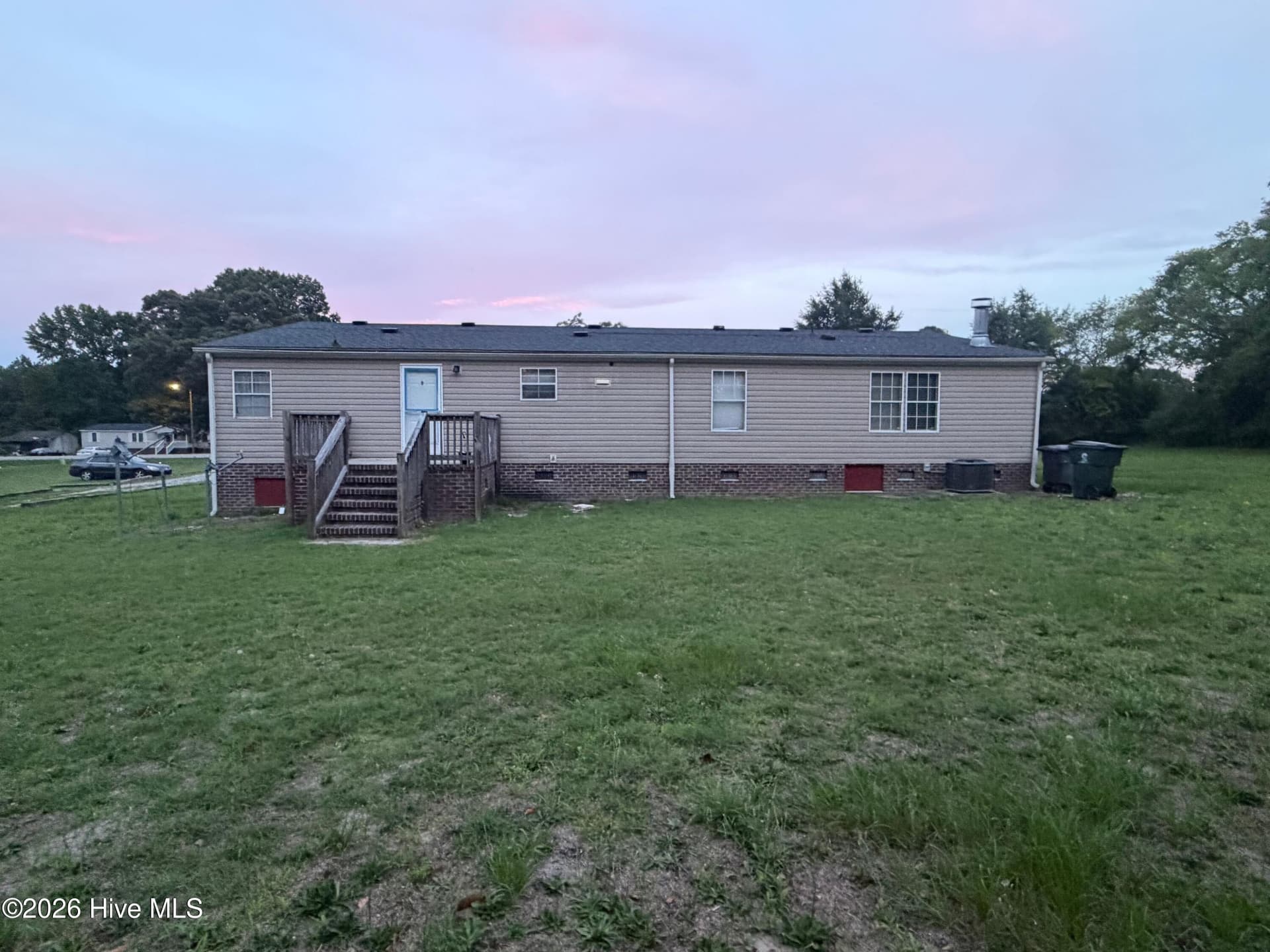 Manufactured Home at 1110 E Northern Boulevard, Tarboro, NC 27886, photo 2 of 37
