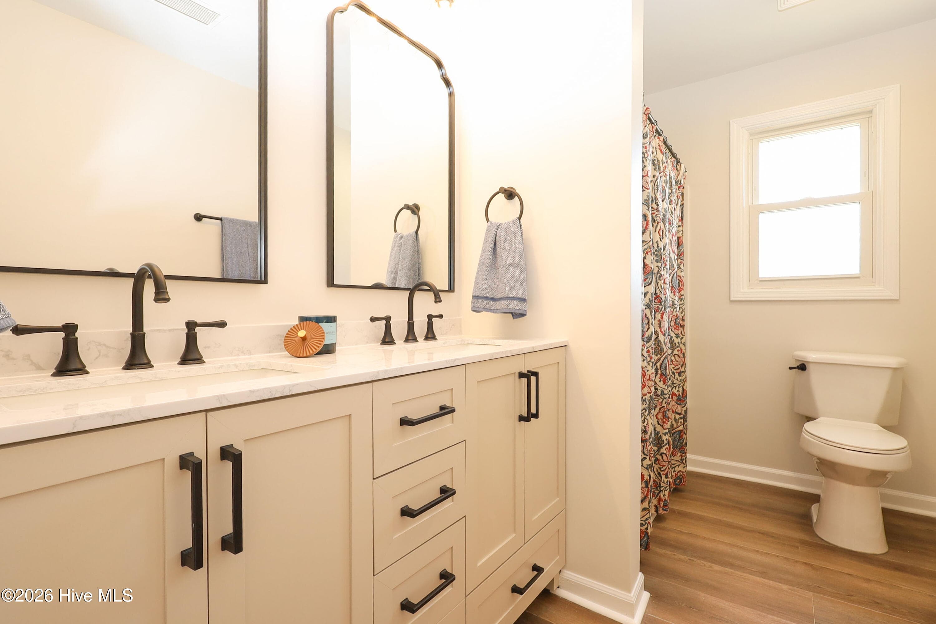 Hallway Bathroom - 580 Koonce Fork Road, Richlands, NC 28574