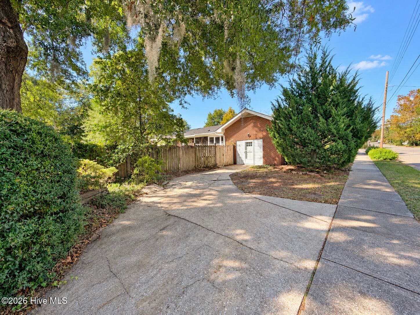 Single Family Residence at 320 Northern Boulevard, Wilmington, NC 28401, photo 98 of 159