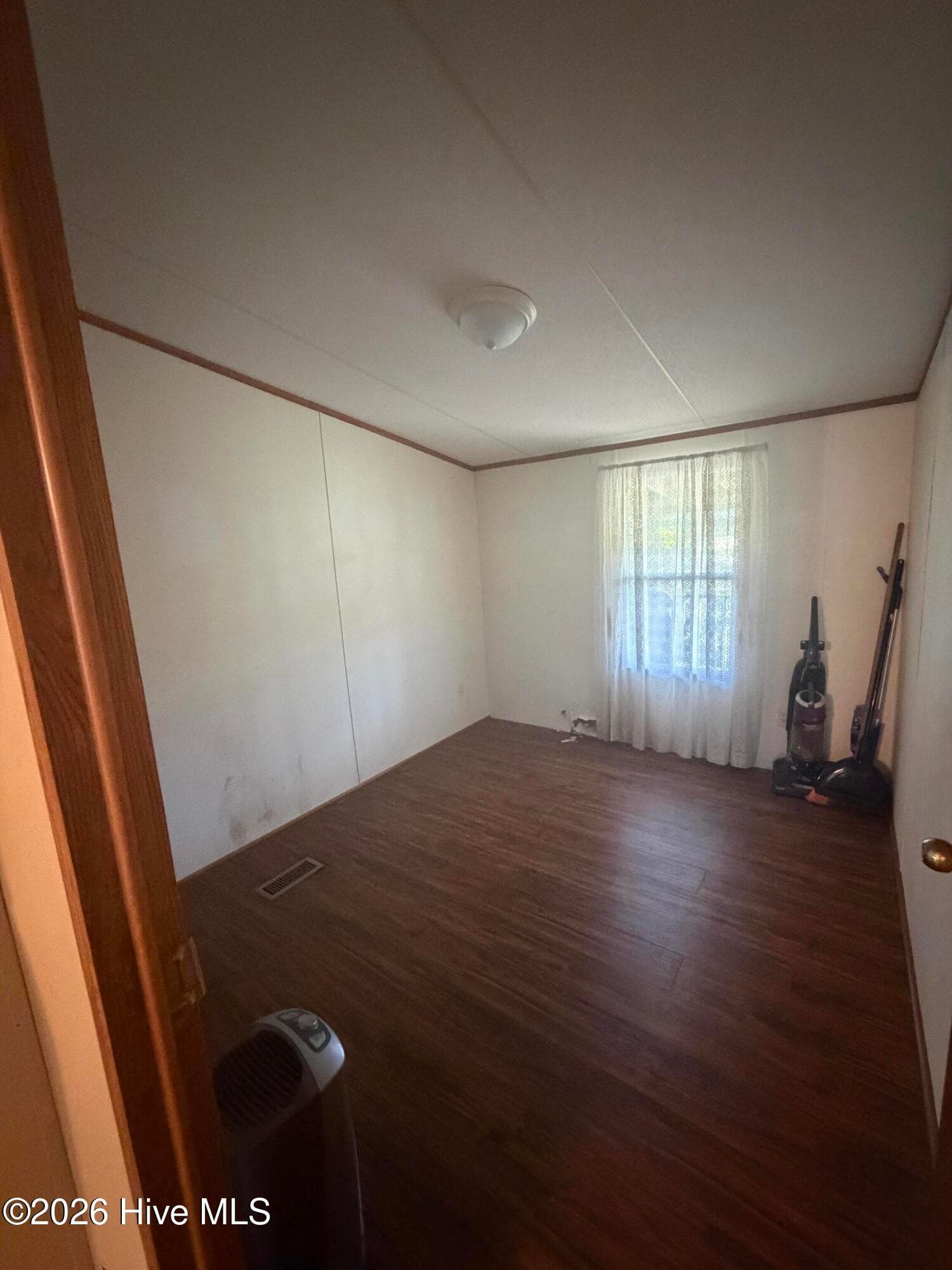 Manufactured Home at 1110 Hewett Road SW, Supply, NC 28462, photo 9 of 18