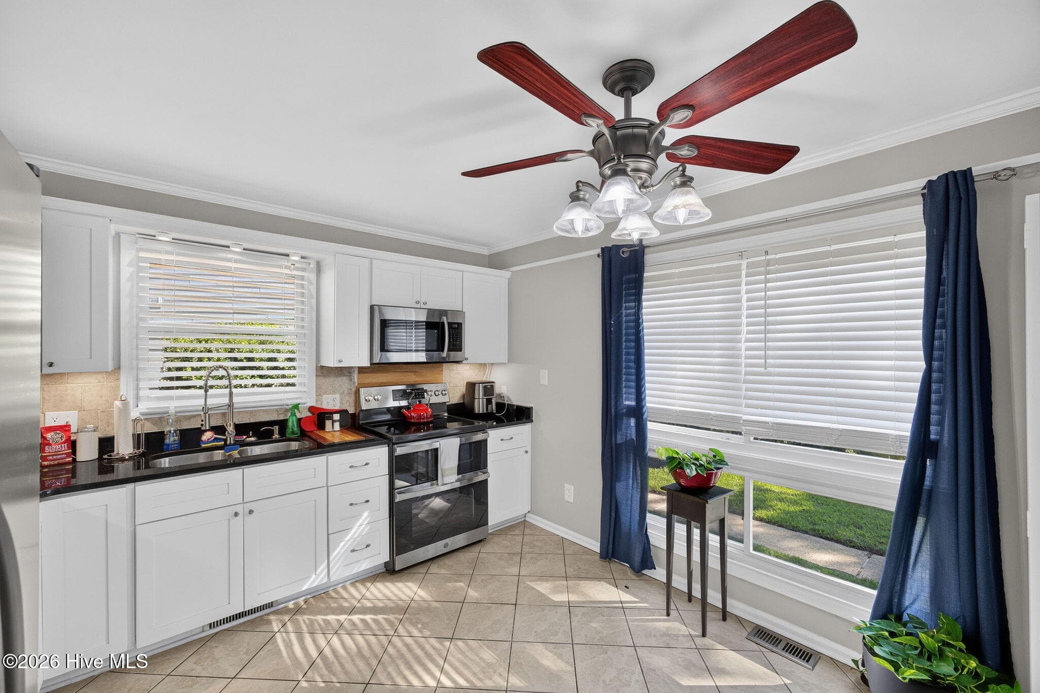 Single Family Residence at 111 Dron Place, Wilmington, NC 28409, photo 9 of 37