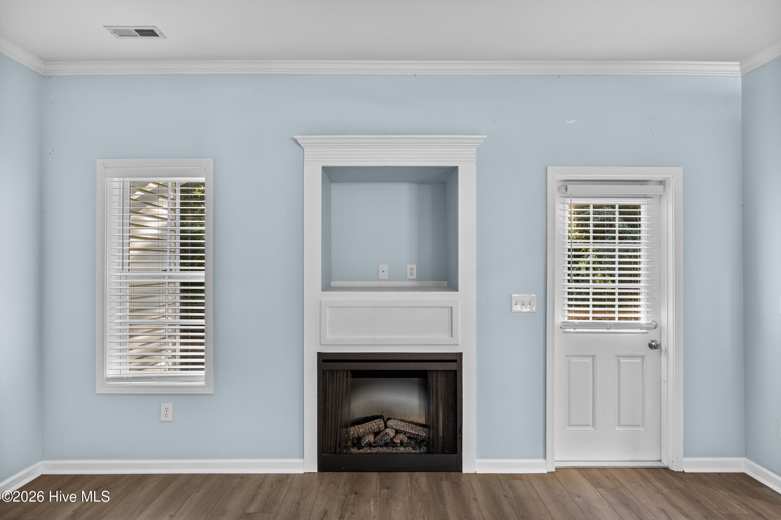 Living Room with Fireplace! - 537 Bonham Avenue, Wilmington, NC 28403