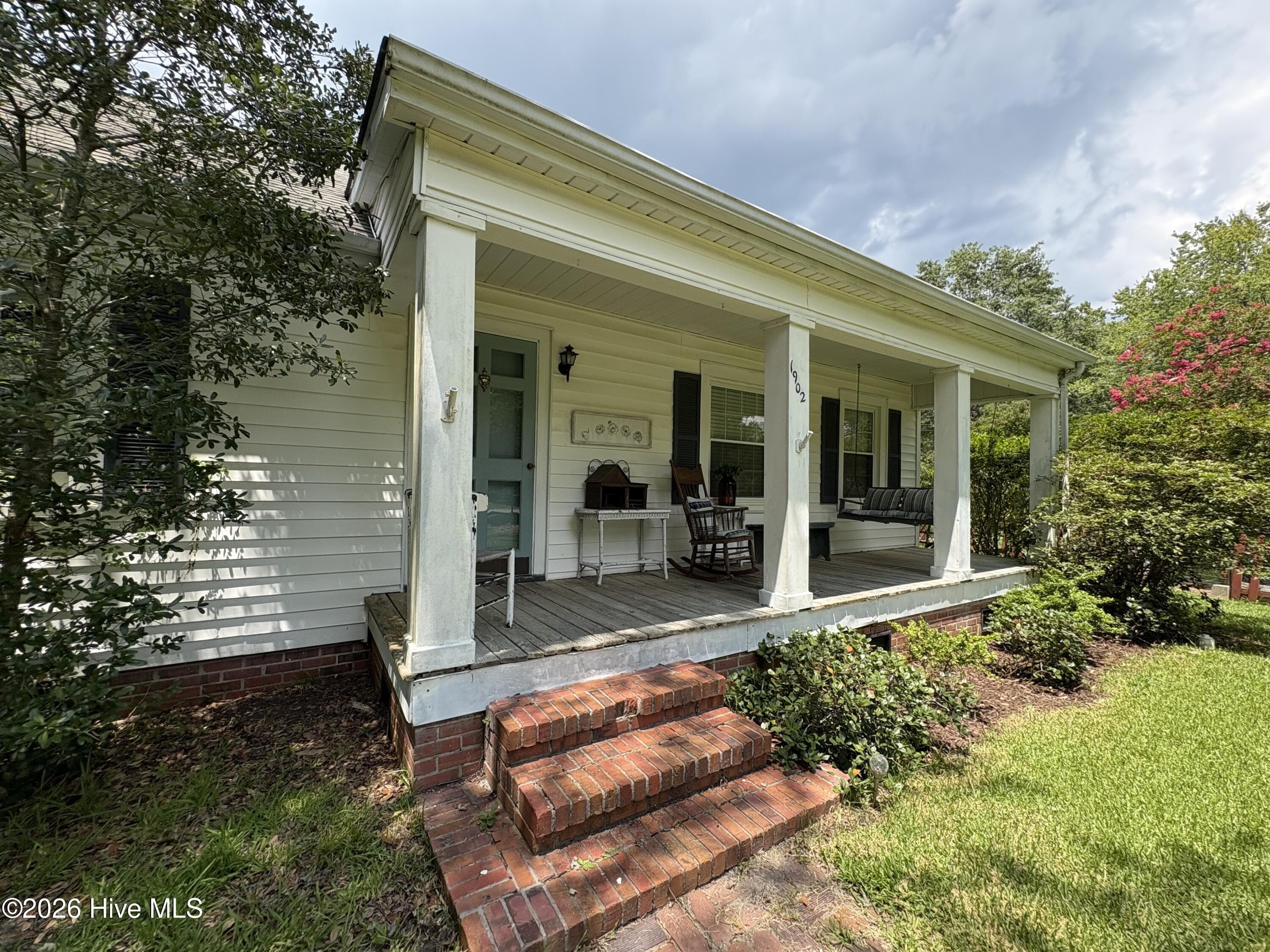 Great Front Porch - 1902 Wilson Street, New Bern, NC 28560