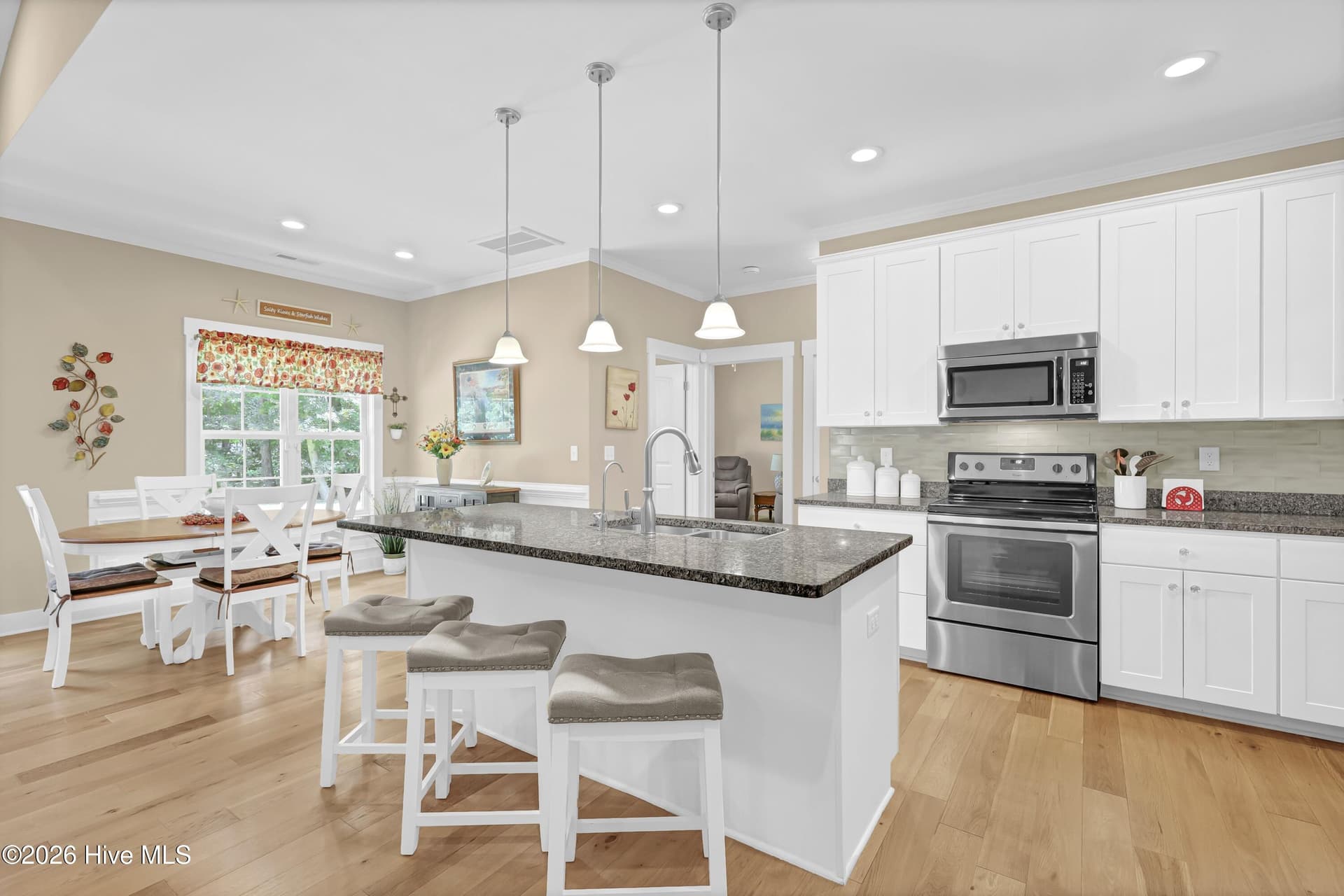 Single Family Residence at 118 Persimmon Lane, Hampstead, NC 28443, photo 9 of 29