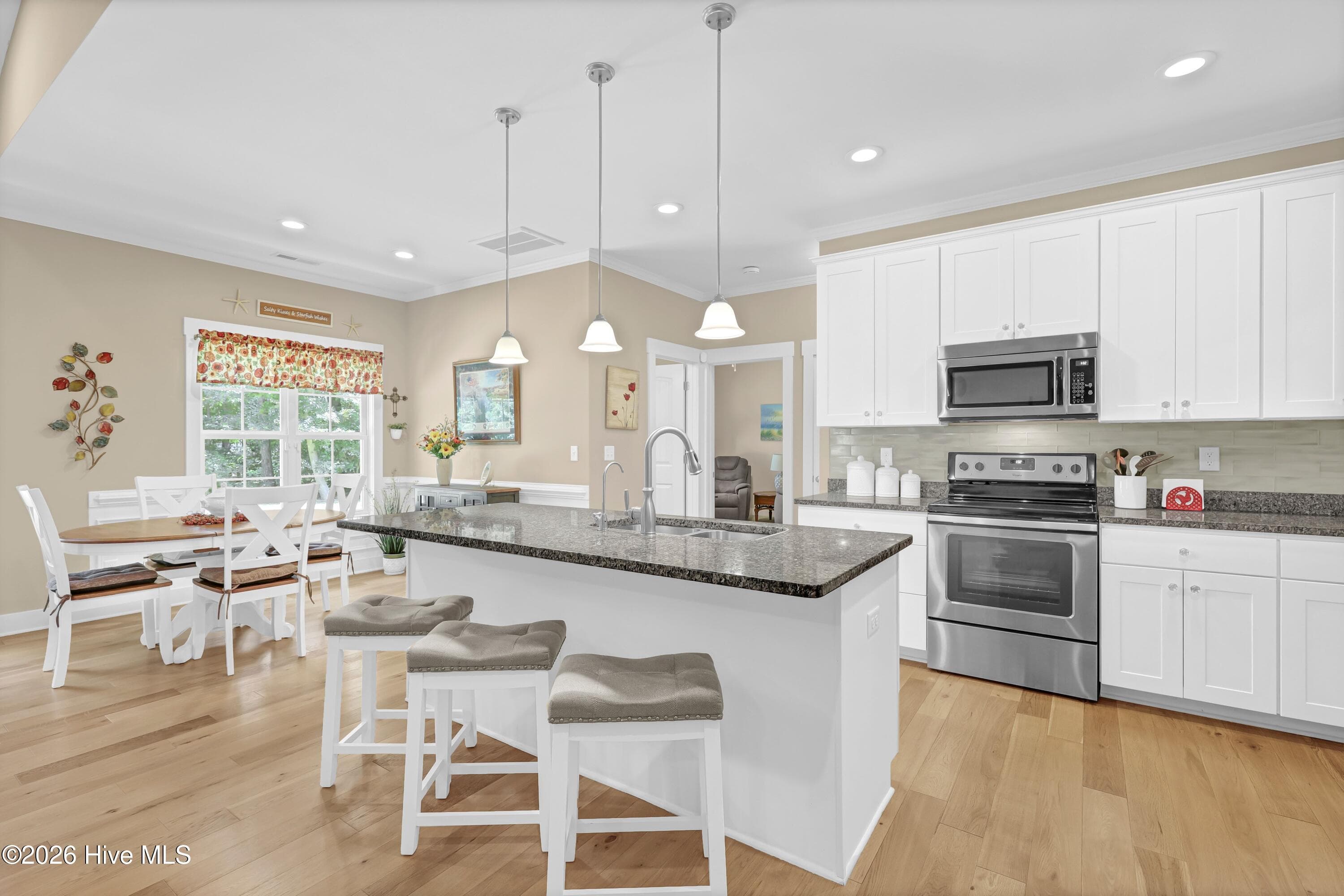 Single Family Residence at 118 Persimmon Lane, Hampstead, NC 28443, photo 9 of 29