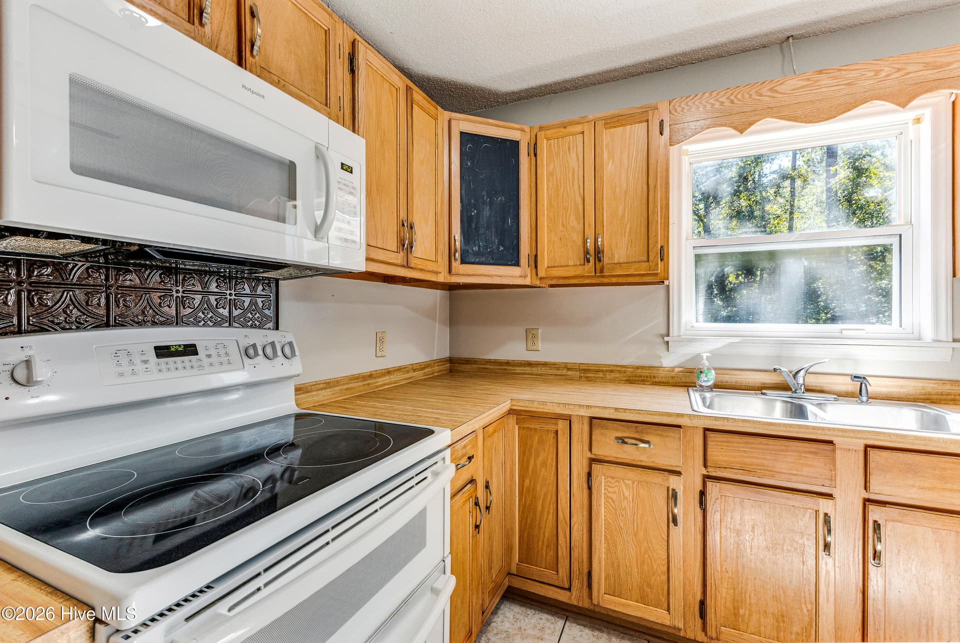 Single Family Residence at 451 Maple Creek Road SW, Supply, NC 28462, photo 13 of 50